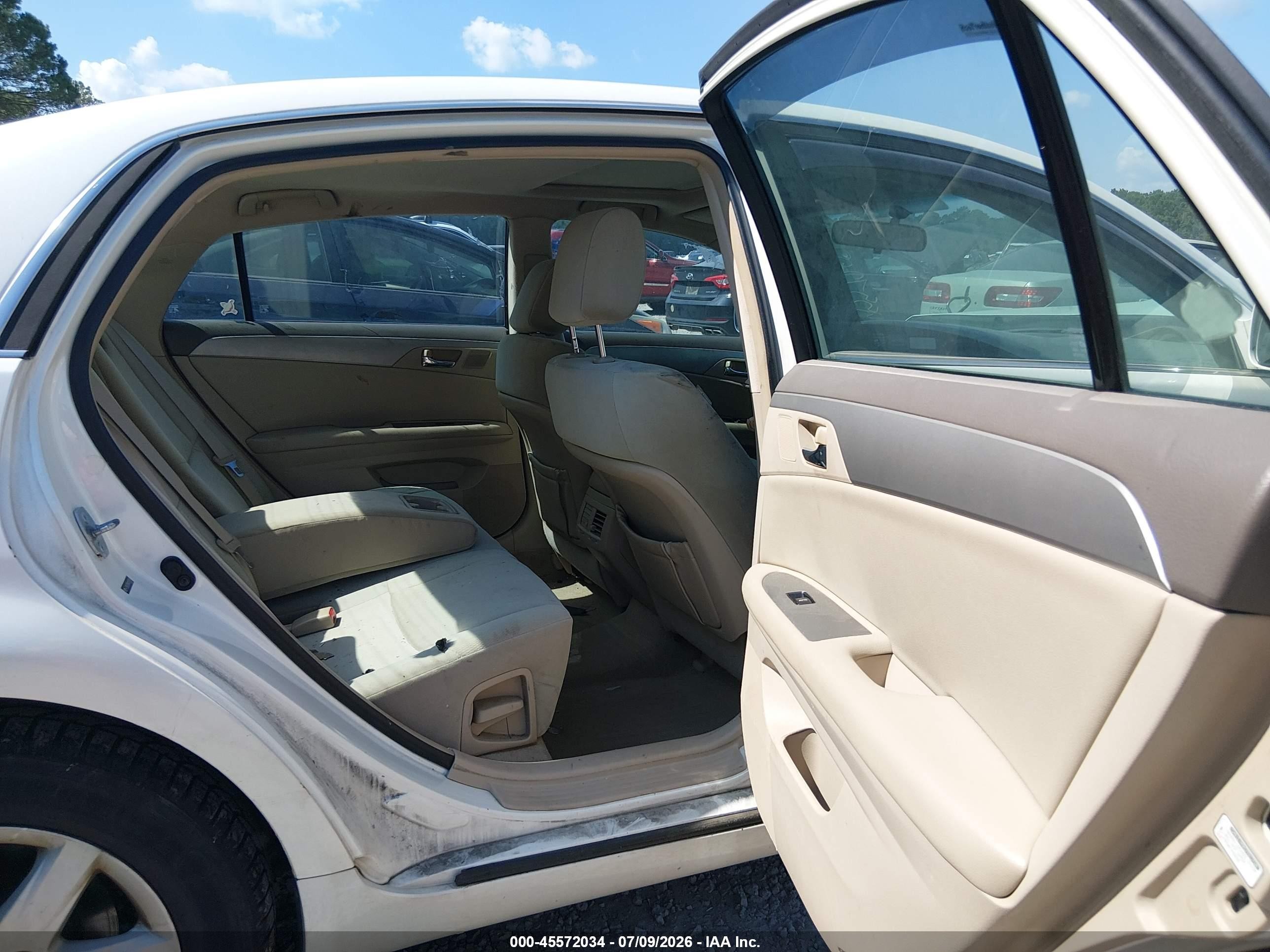 2010 Toyota Avalon Xl White vin: 4T1BK3DB8AU360915