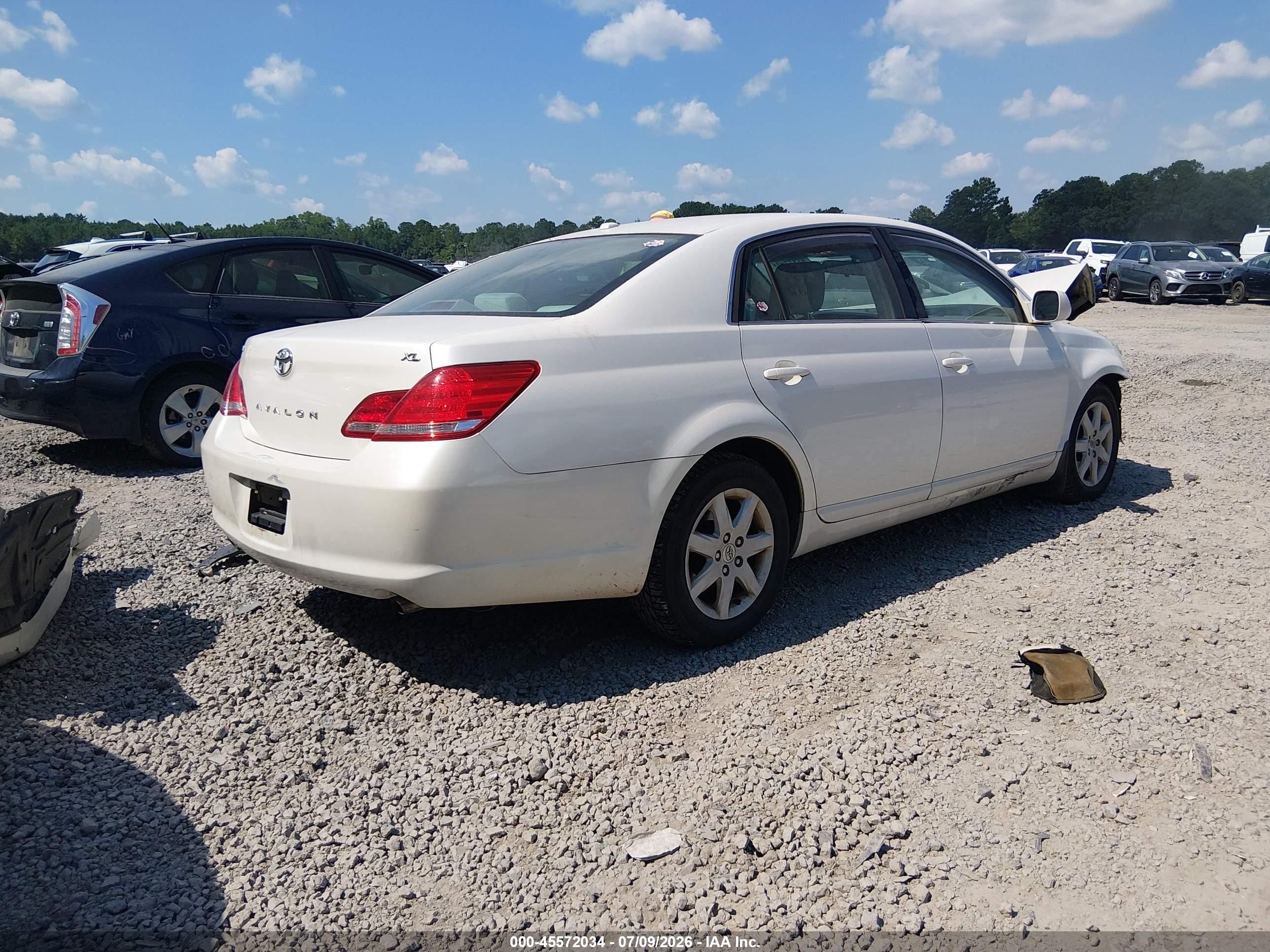 2010 Toyota Avalon Xl White vin: 4T1BK3DB8AU360915