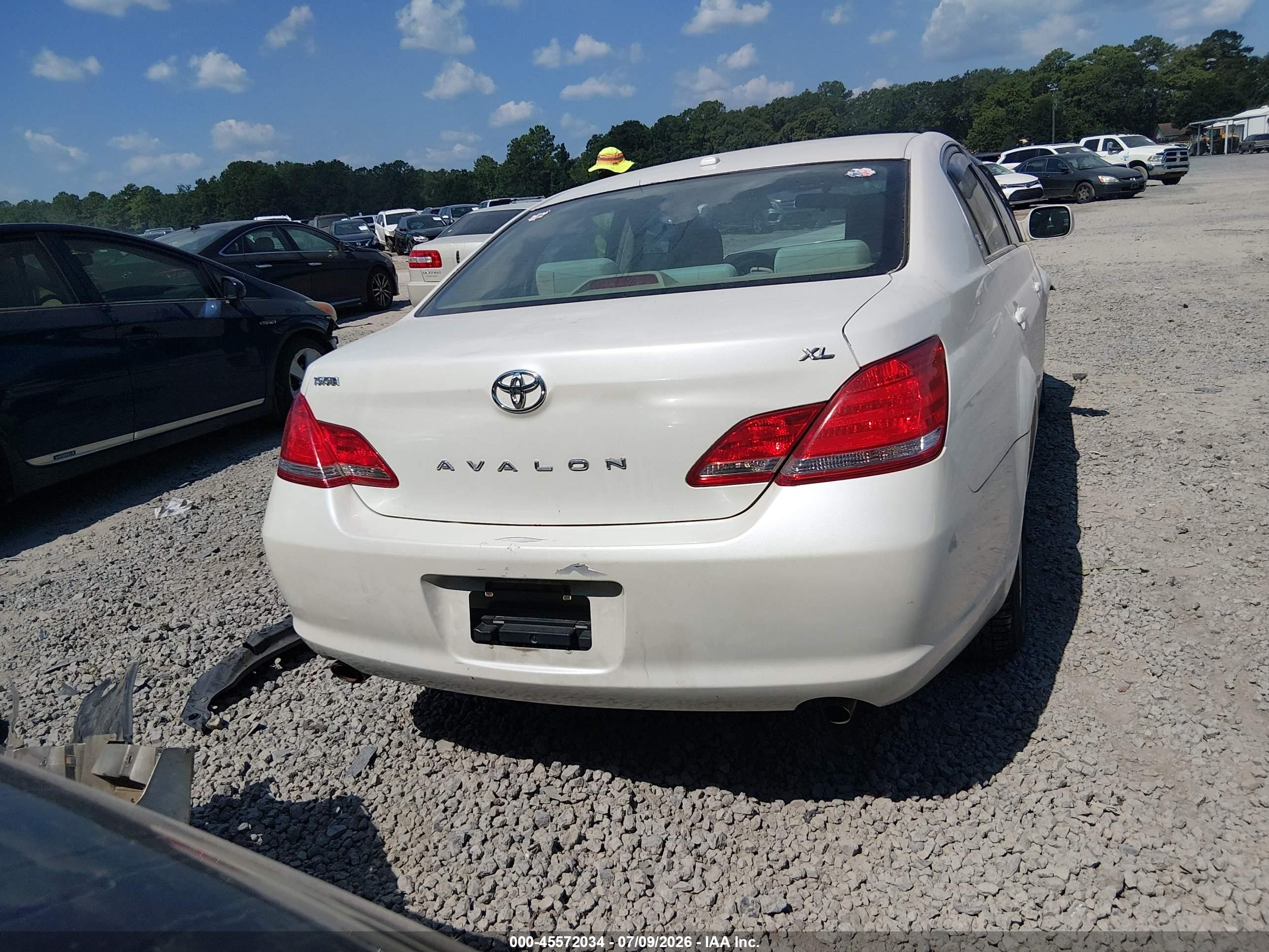 2010 Toyota Avalon Xl White vin: 4T1BK3DB8AU360915