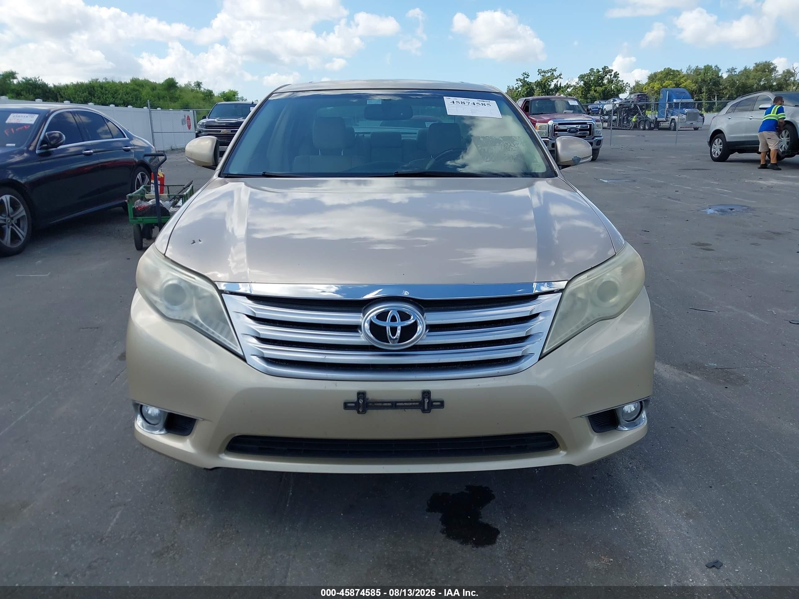 2011 Toyota Avalon Limited Золотой vin: 4T1BK3DB8BU376629