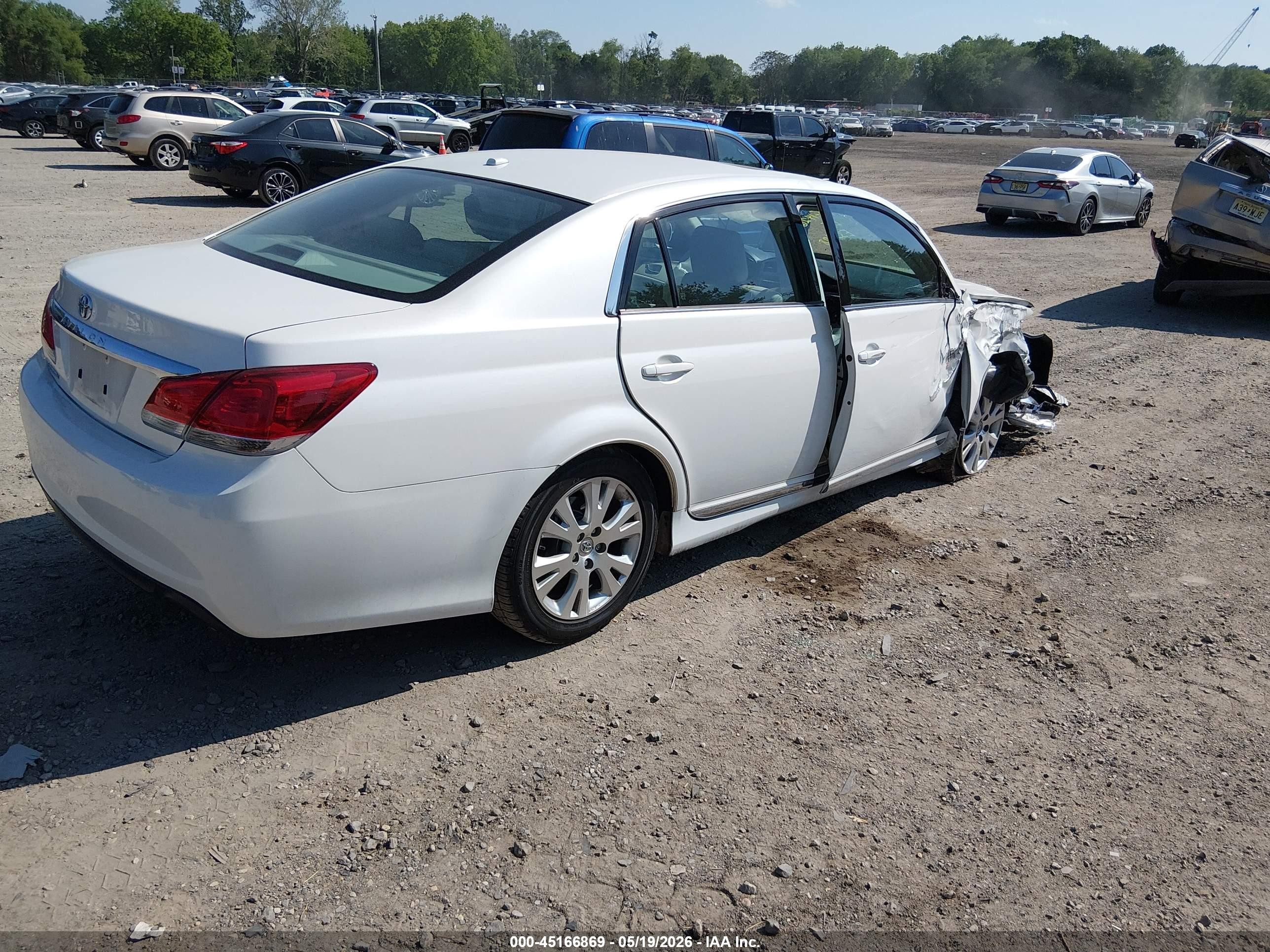 2011 Toyota Avalon   White vin: 4T1BK3DB8BU385993