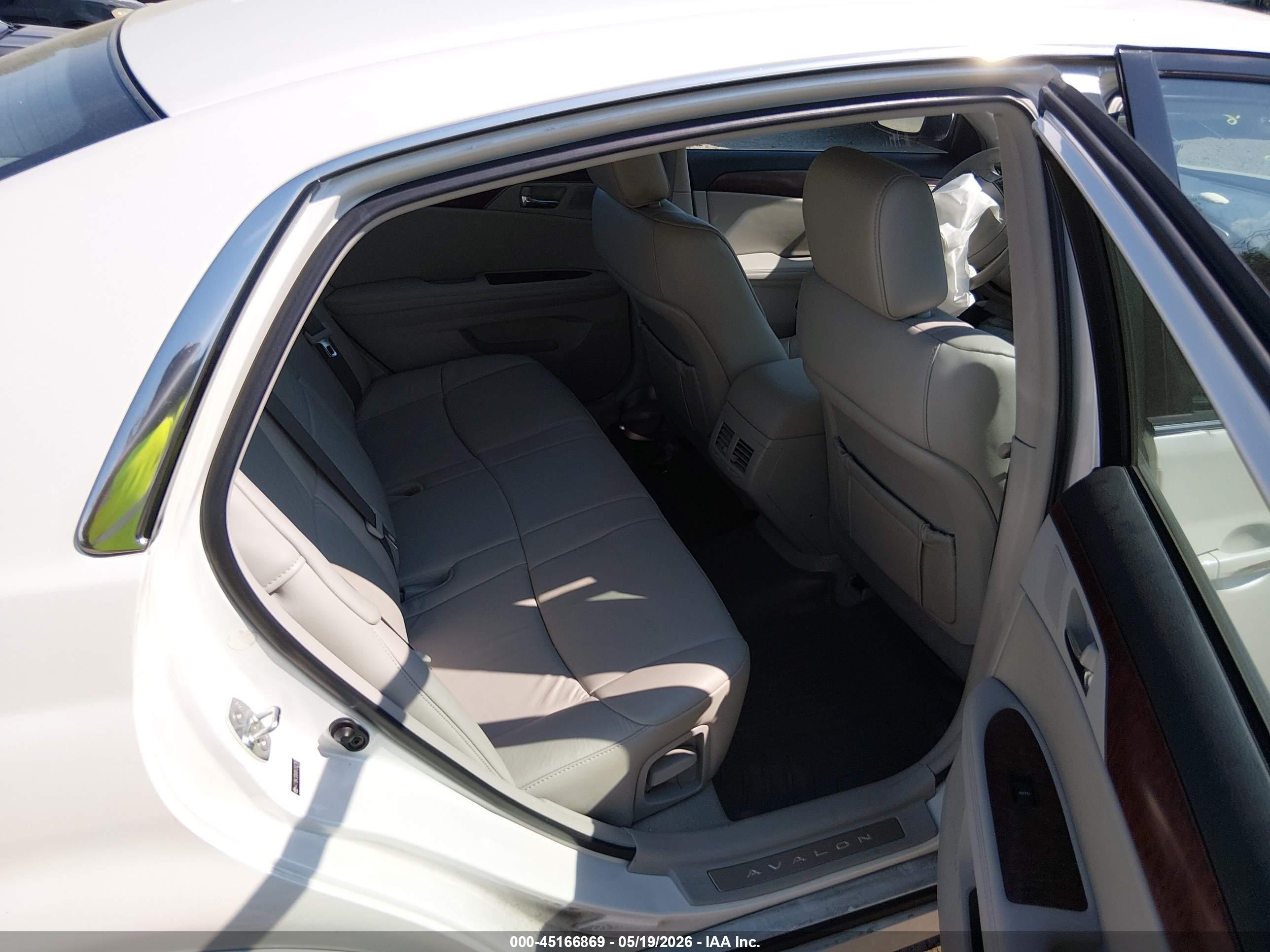 2011 Toyota Avalon   White vin: 4T1BK3DB8BU385993