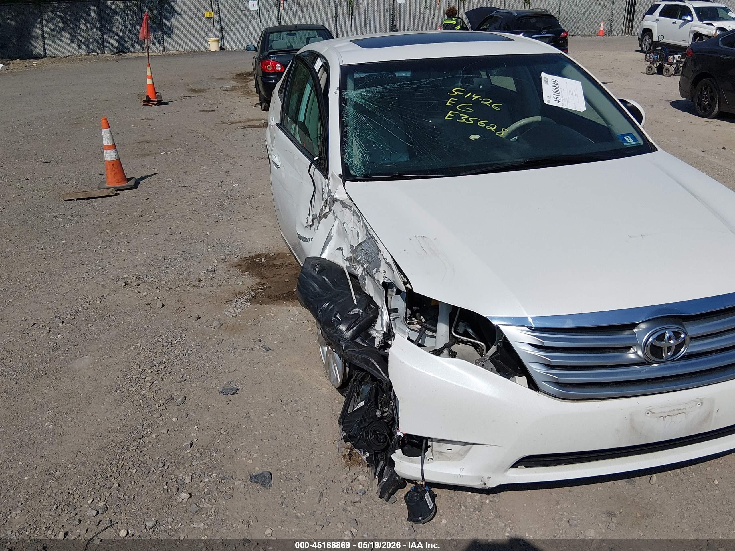 2011 Toyota Avalon   White vin: 4T1BK3DB8BU385993