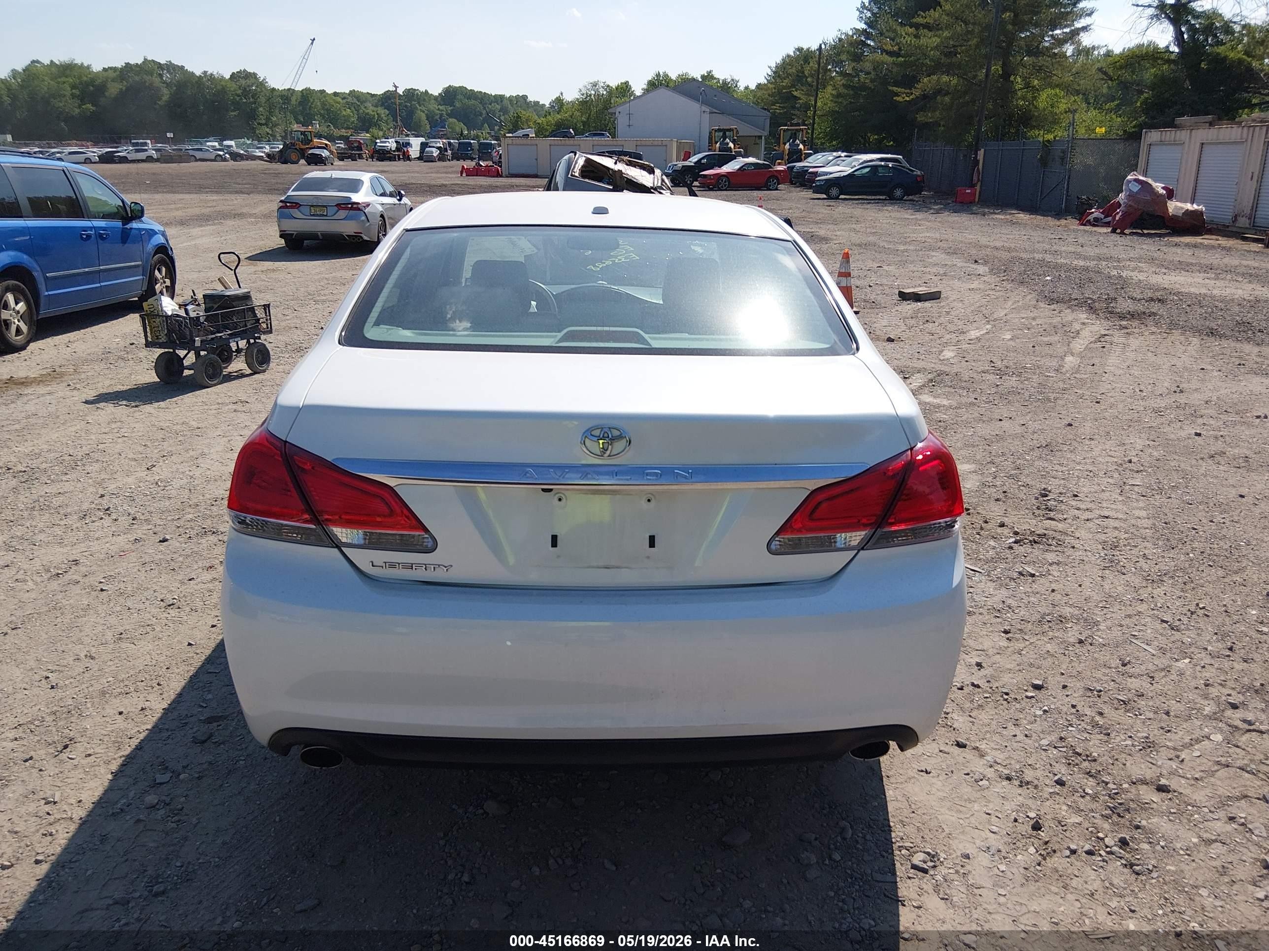 2011 Toyota Avalon   White vin: 4T1BK3DB8BU385993