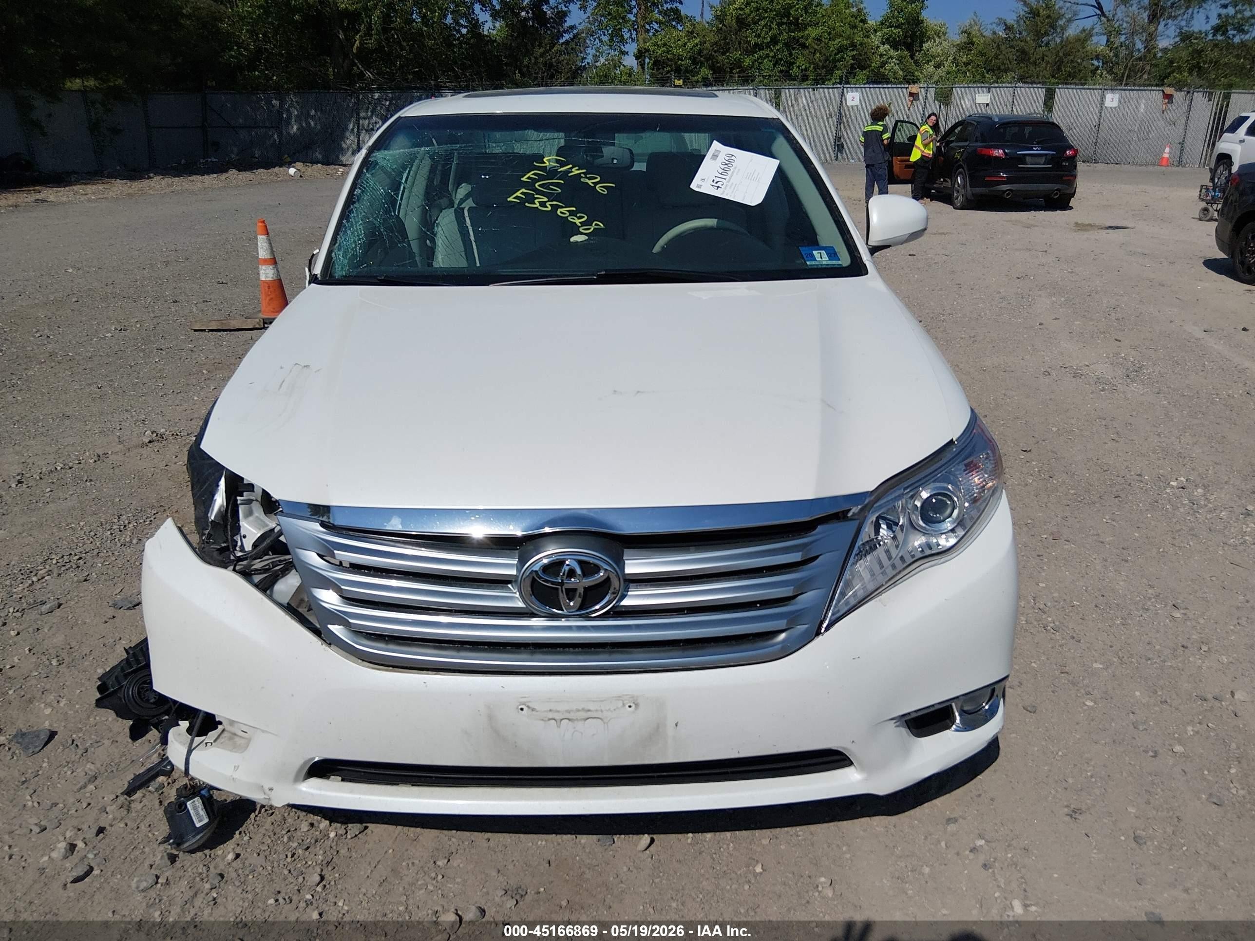 2011 Toyota Avalon   White vin: 4T1BK3DB8BU385993