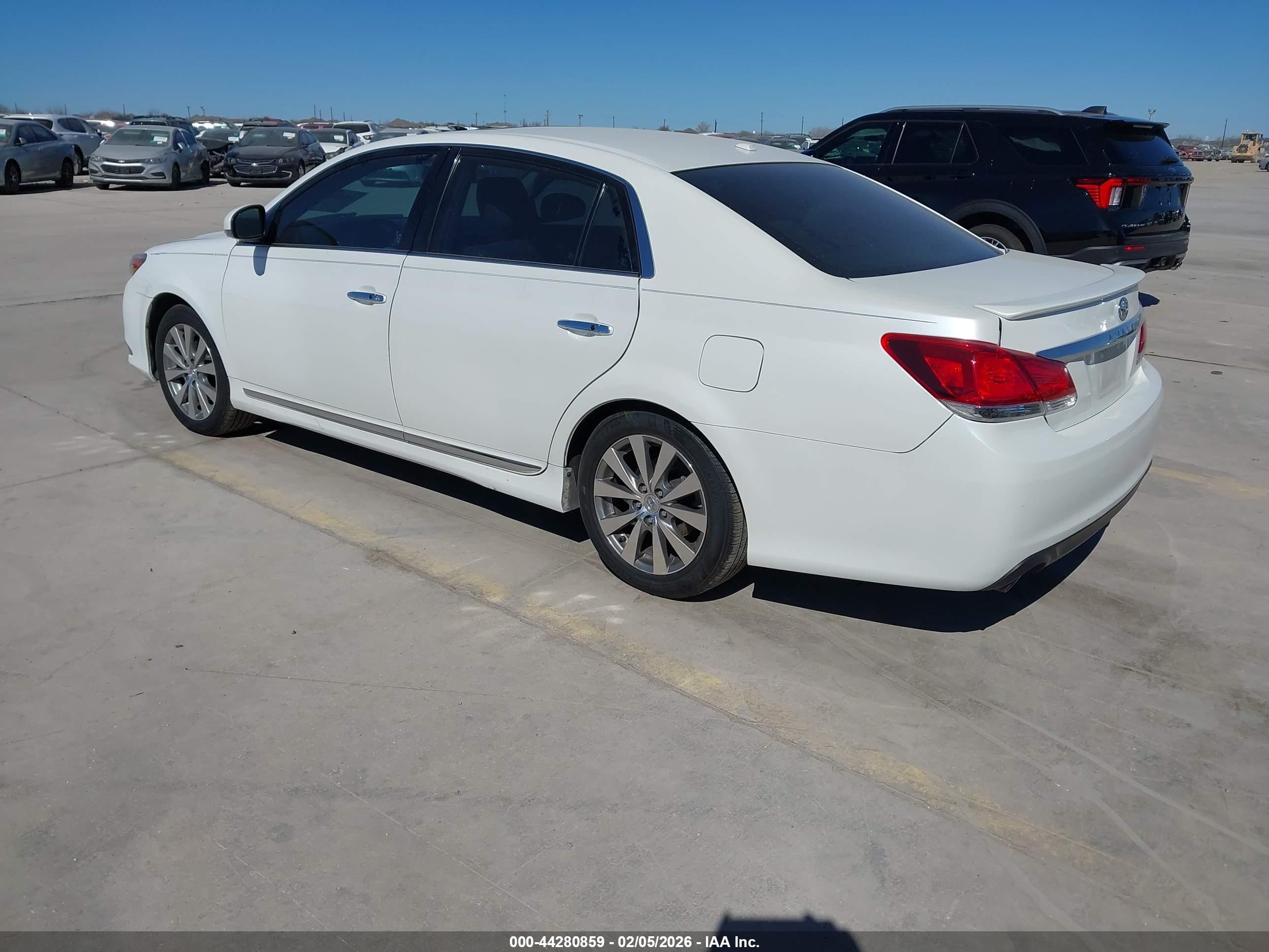 2011 Toyota Avalon Limited White vin: 4T1BK3DB8BU404087
