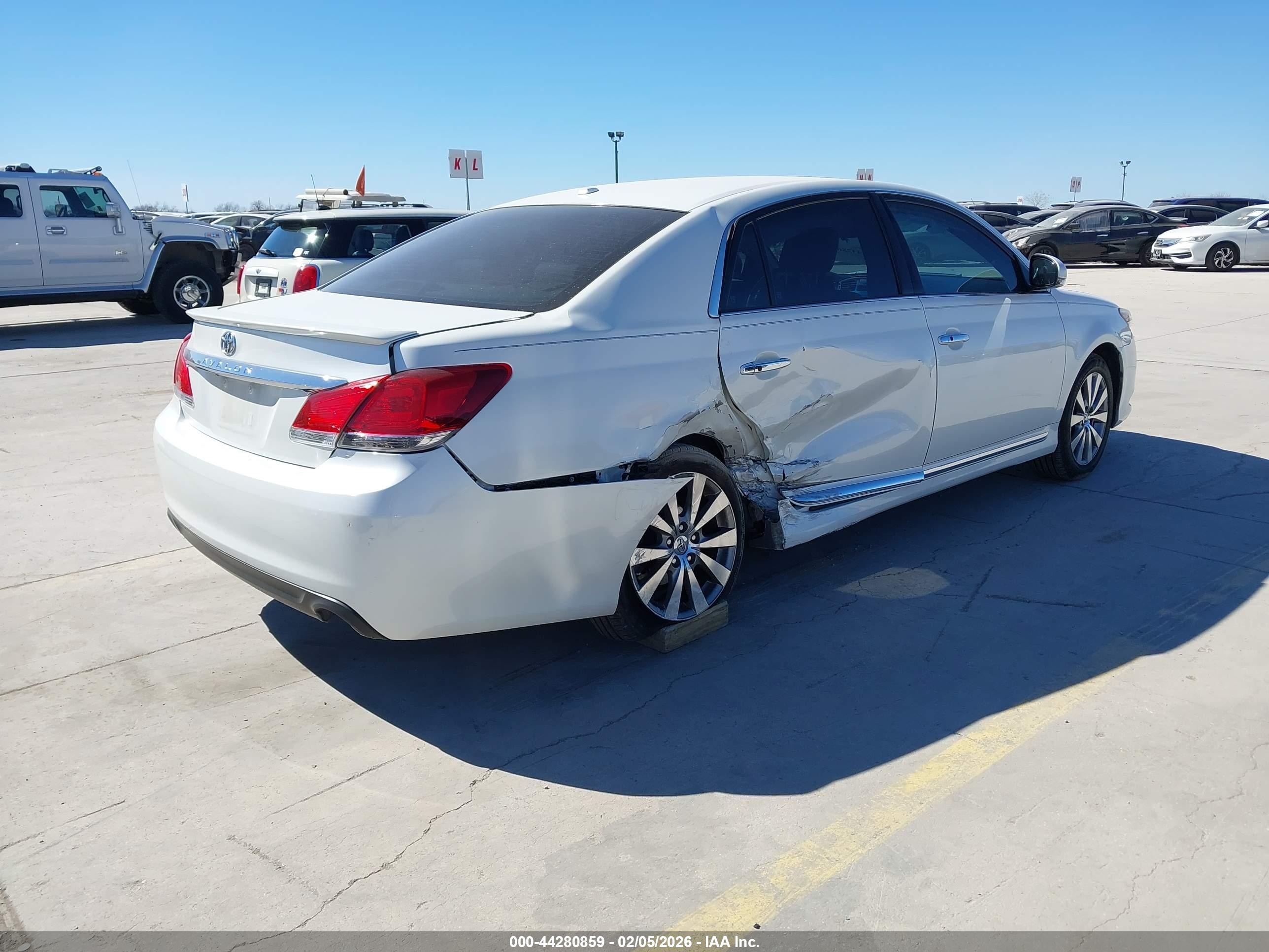 2011 Toyota Avalon Limited White vin: 4T1BK3DB8BU404087