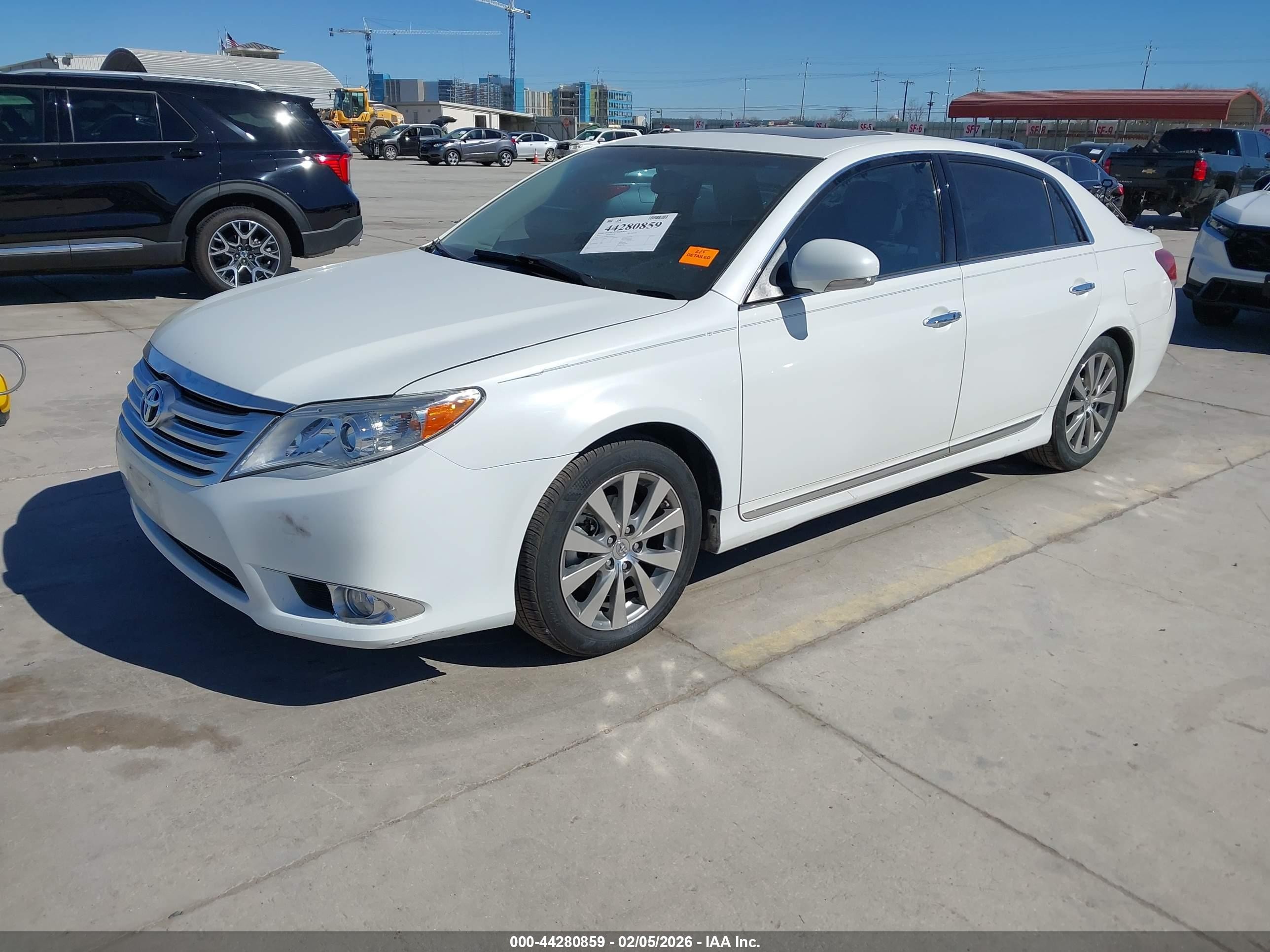 2011 Toyota Avalon Limited White vin: 4T1BK3DB8BU404087