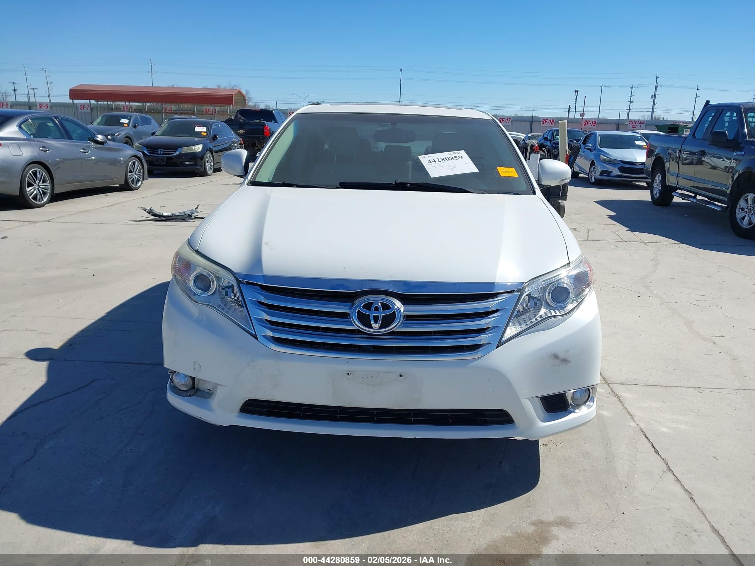 2011 Toyota Avalon Limited White vin: 4T1BK3DB8BU404087
