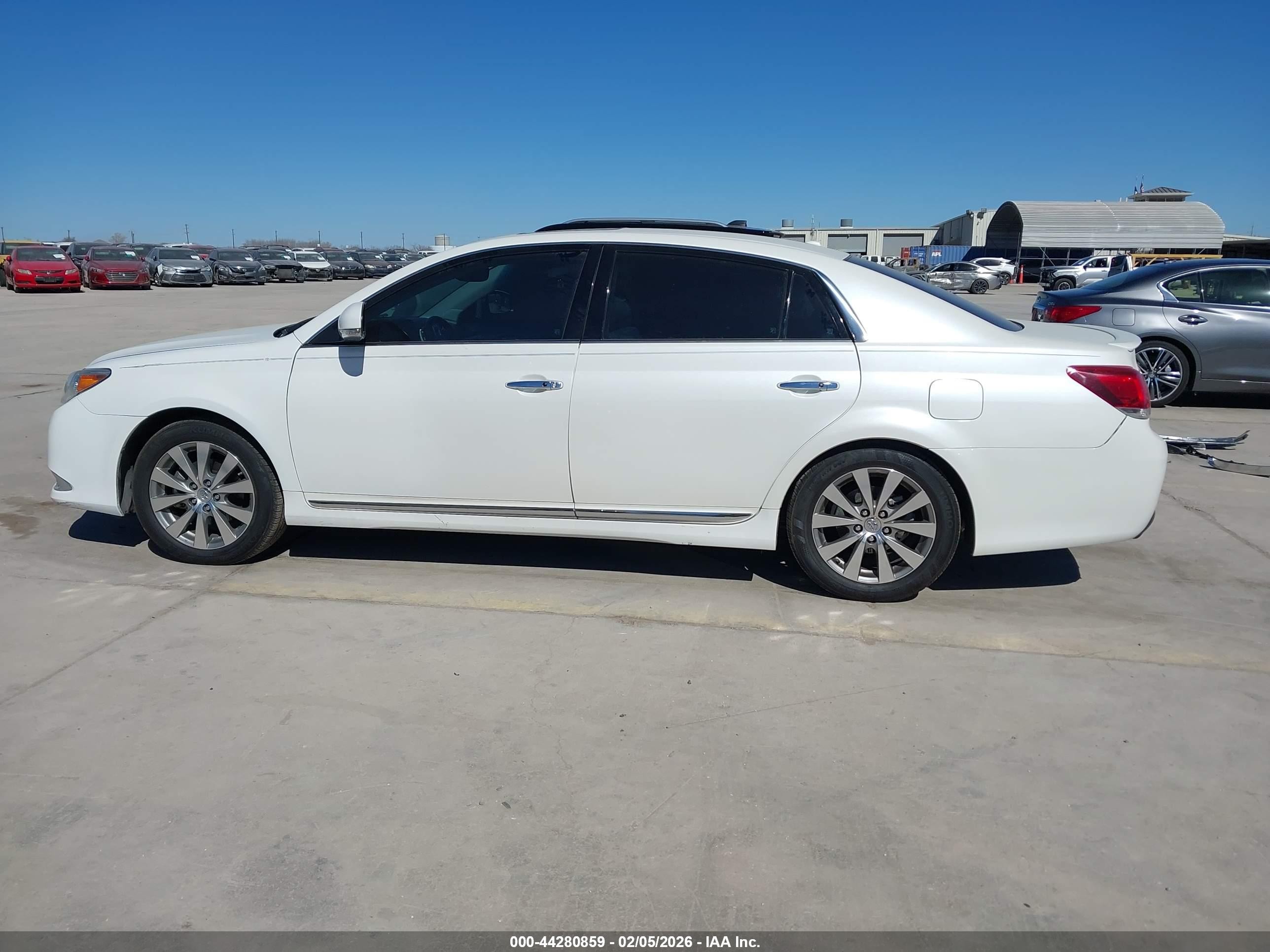 2011 Toyota Avalon Limited White vin: 4T1BK3DB8BU404087