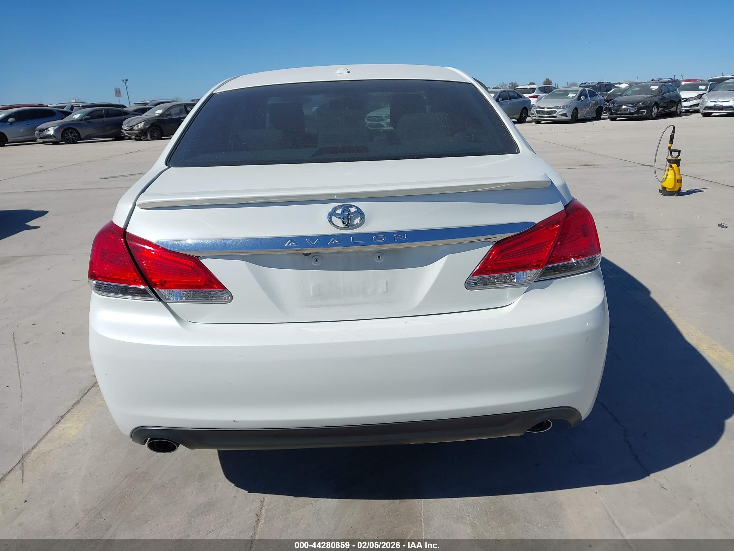 2011 Toyota Avalon Limited White vin: 4T1BK3DB8BU404087