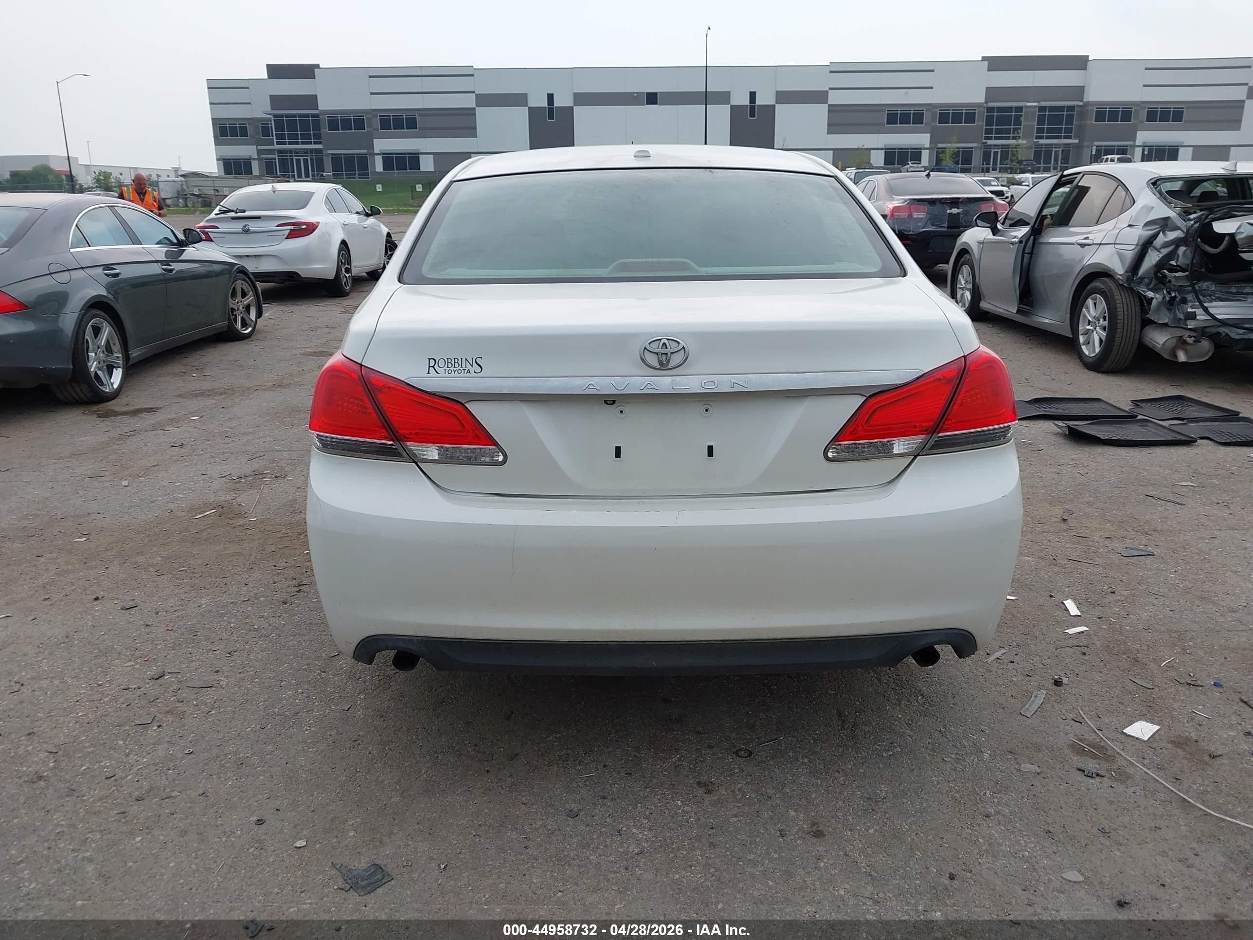 2011 Toyota Avalon Limited White vin: 4T1BK3DB8BU418748
