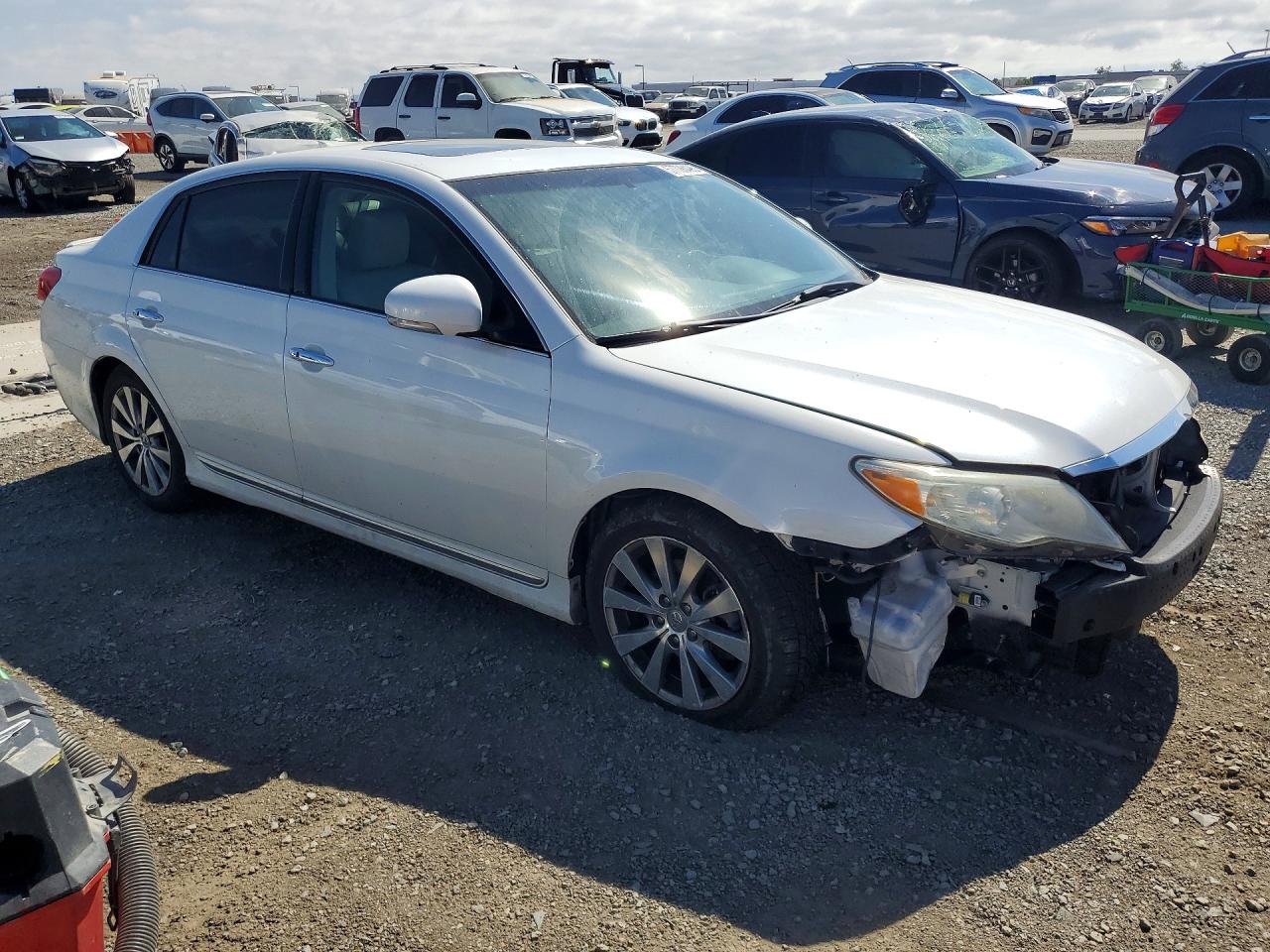 2011 Toyota Avalon Limited White vin: 4T1BK3DB8BU436098