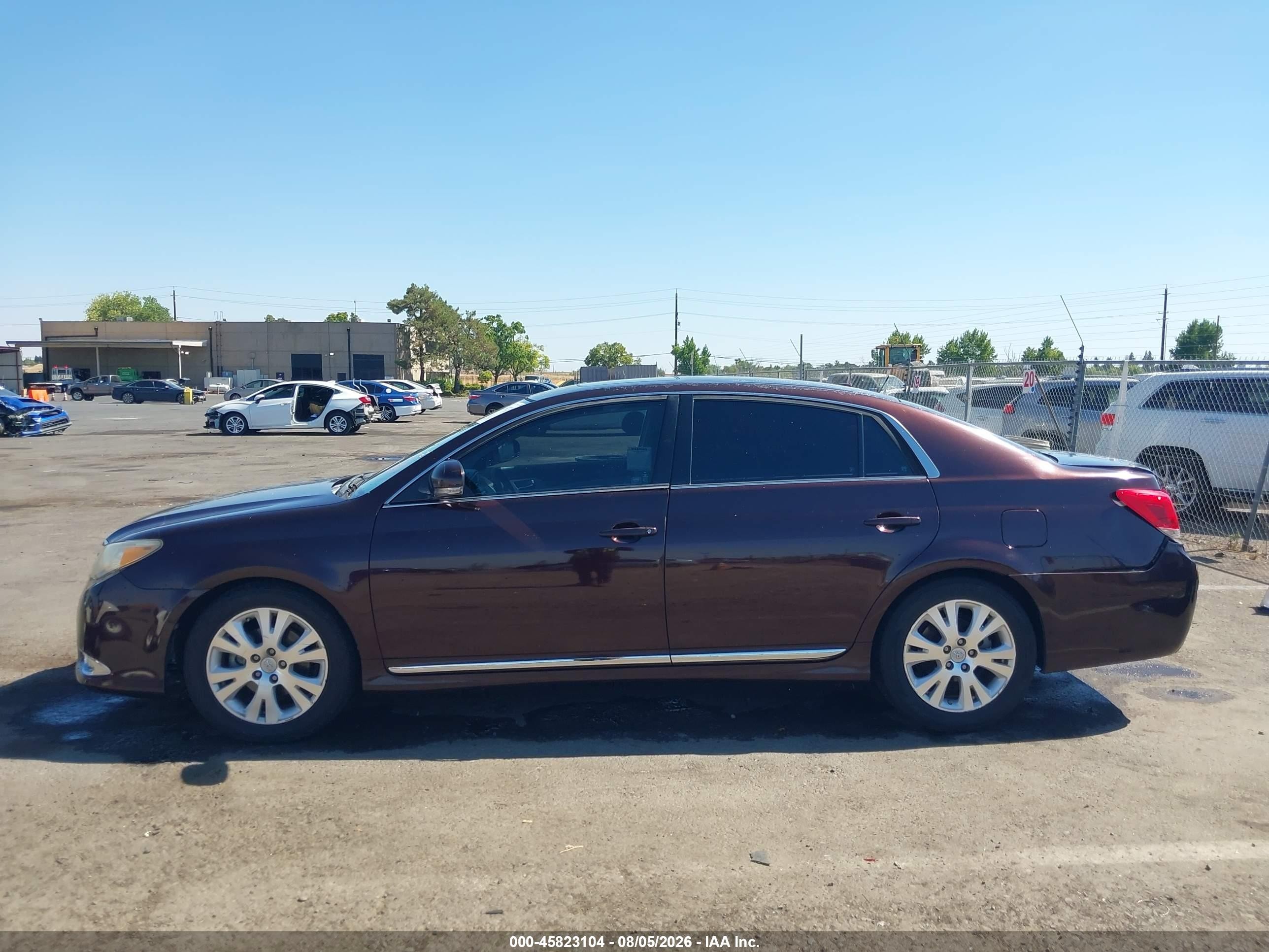 2012 Toyota Avalon   Maroon vin: 4T1BK3DB8CU462685