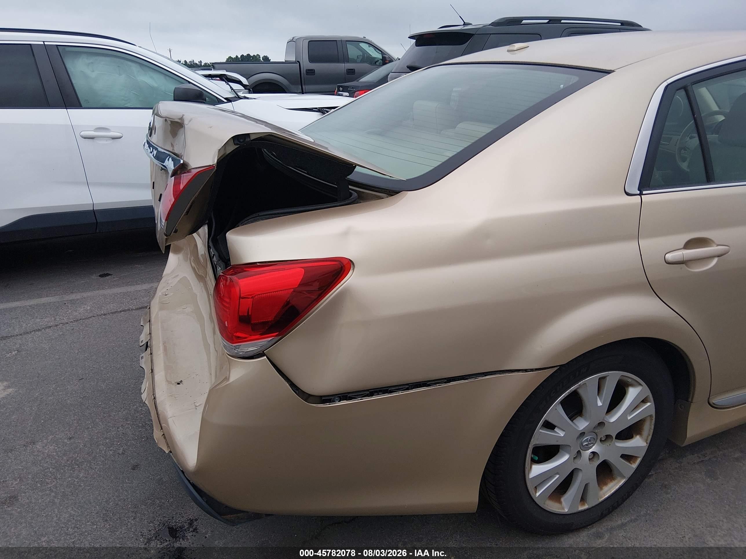 2011 Toyota Avalon Champagne vin: 4T1BK3DB9BU378650