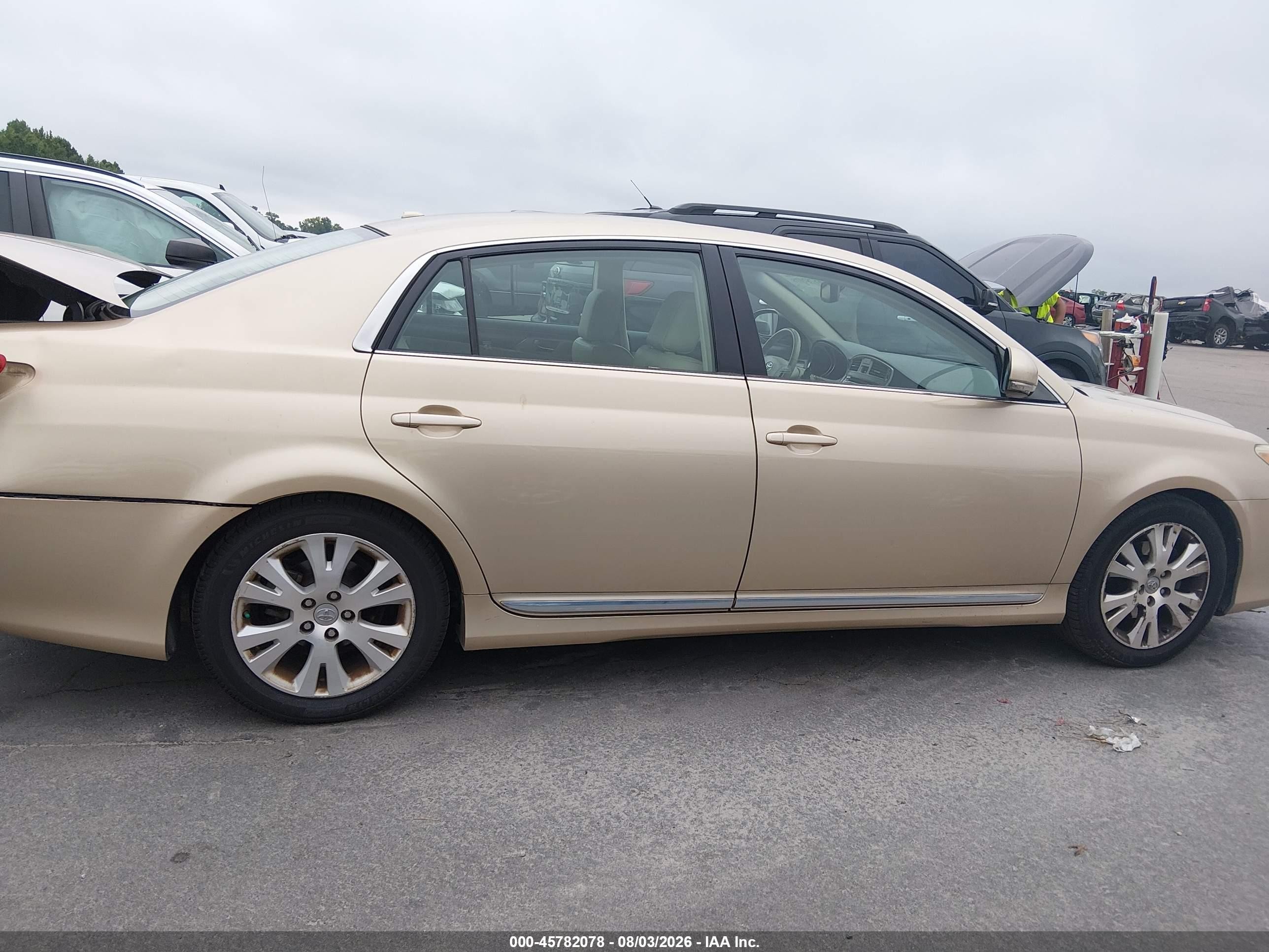 2011 Toyota Avalon   Champagne vin: 4T1BK3DB9BU378650