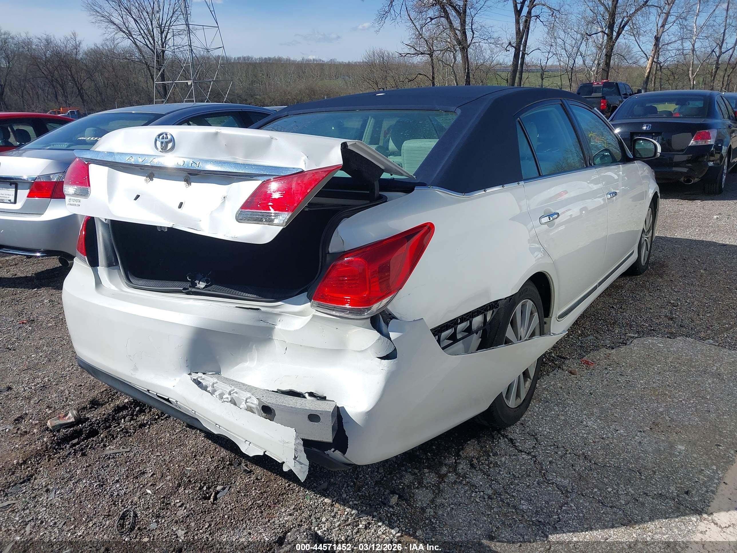 2011 Toyota Avalon Limited Белый vin: 4T1BK3DB9BU382262
