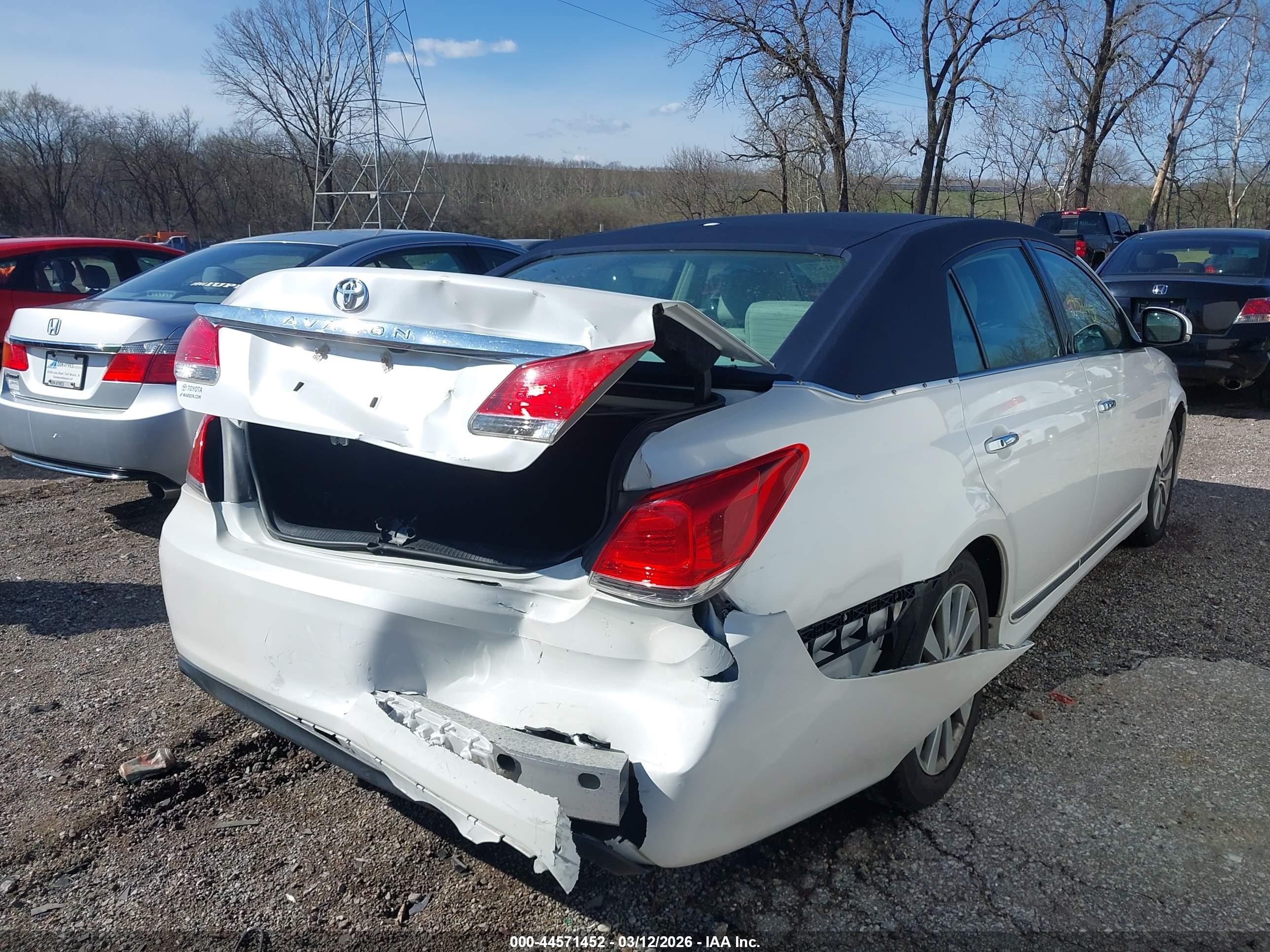 2011 Toyota Avalon Limited Белый vin: 4T1BK3DB9BU382262