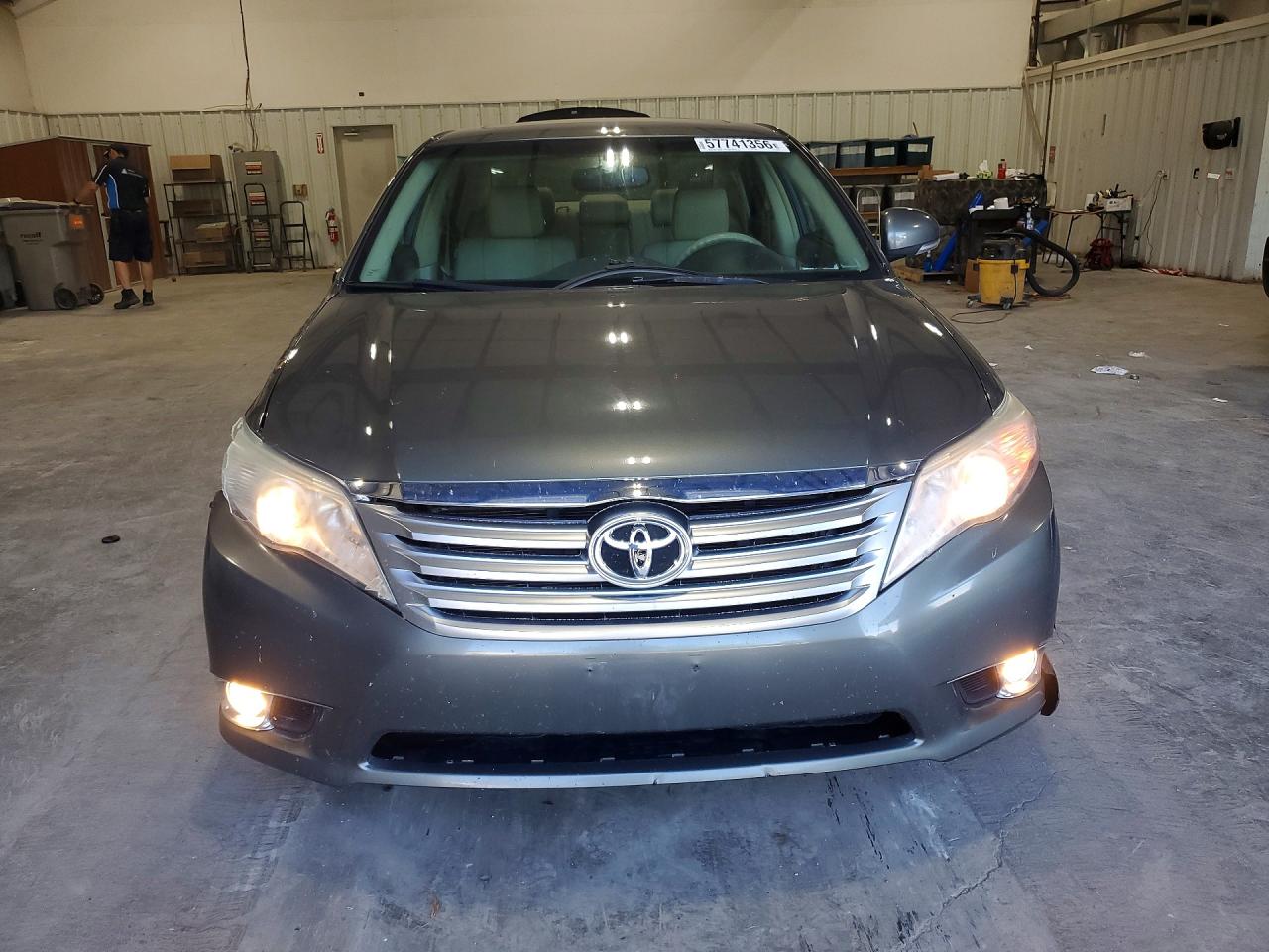 2011 Toyota Avalon Base Green vin: 4T1BK3DB9BU384092