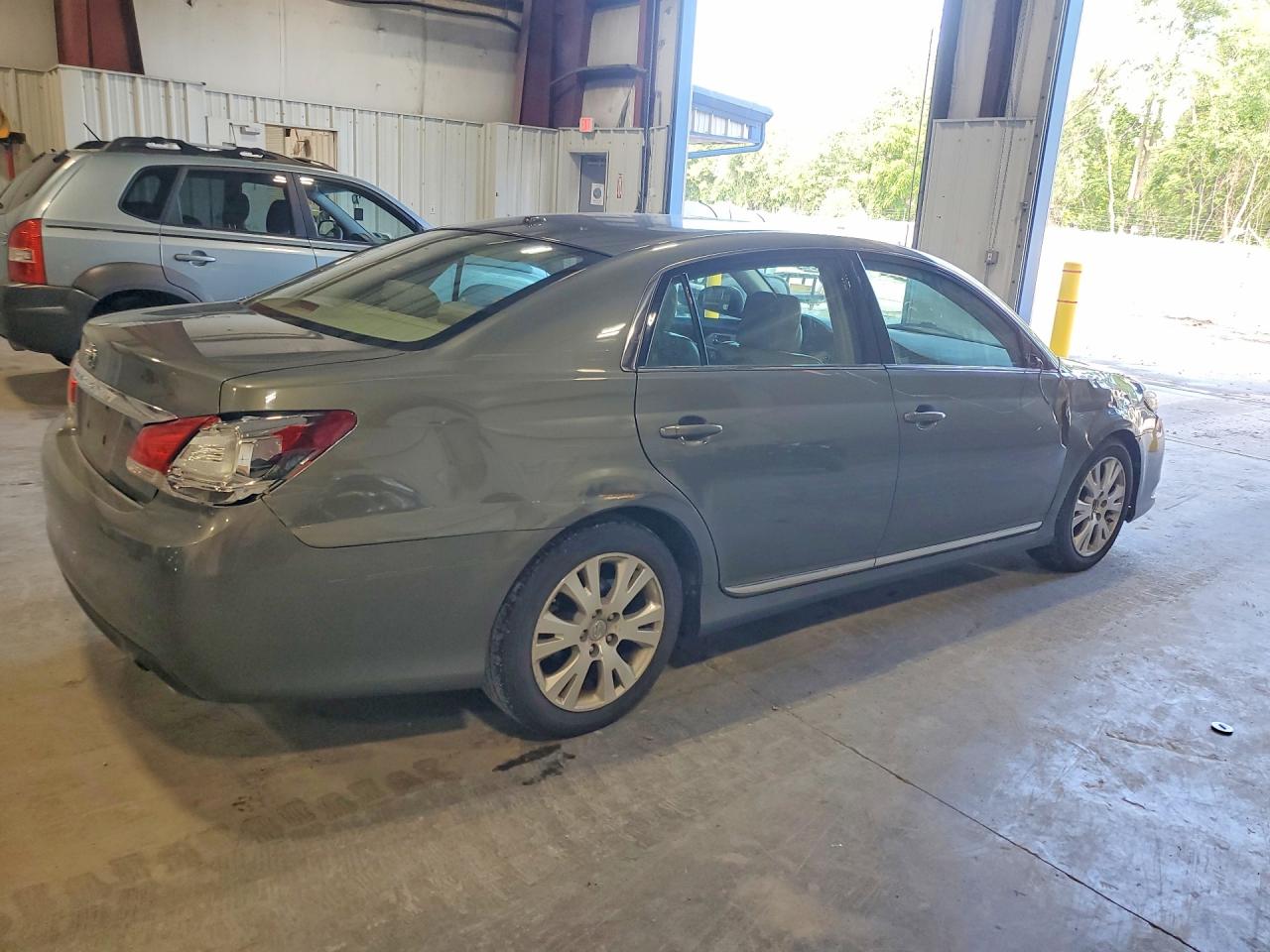 2011 Toyota Avalon Base Green vin: 4T1BK3DB9BU384092