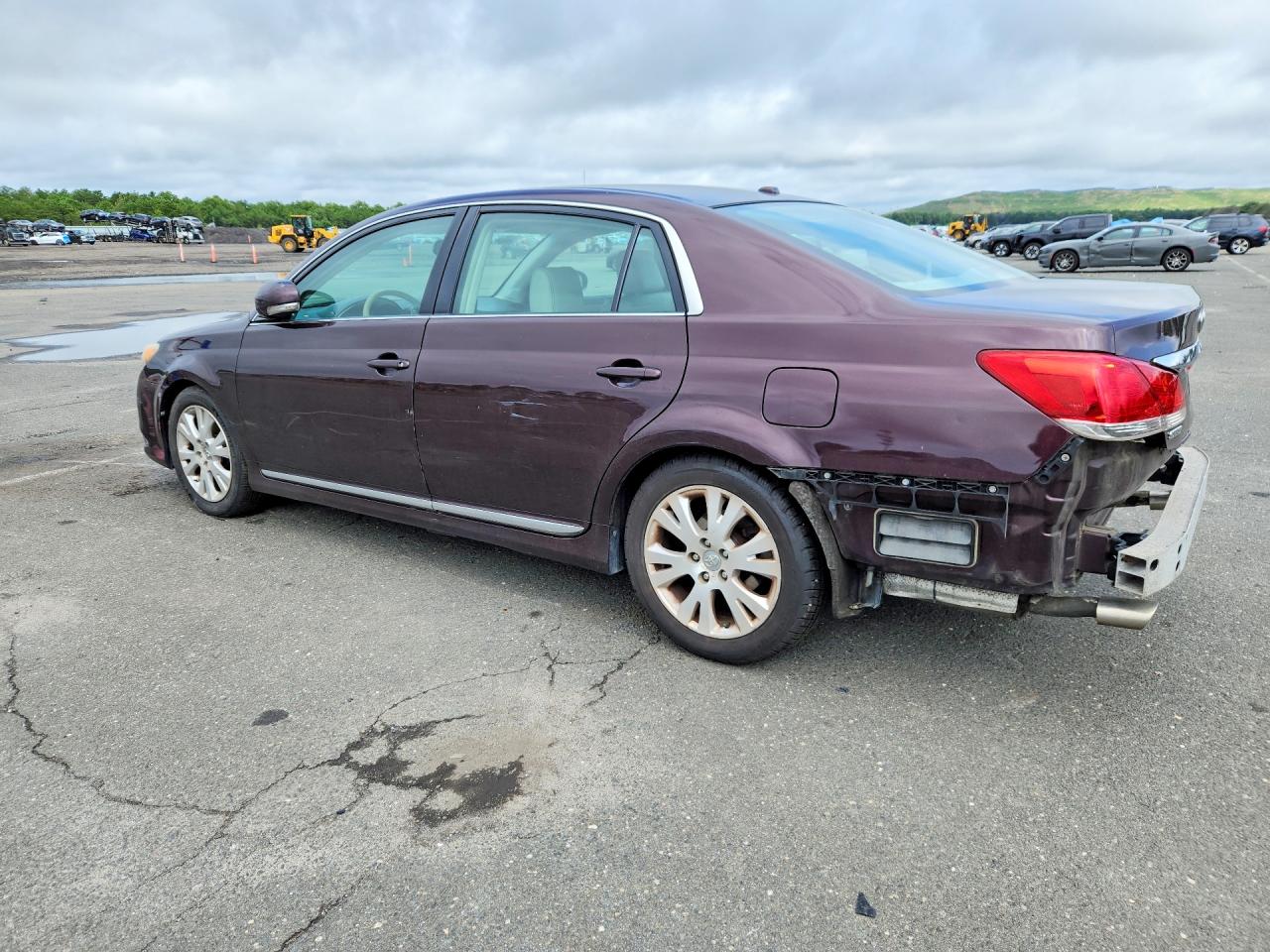 2011 Toyota Avalon Base Burgundy vin: 4T1BK3DB9BU391415