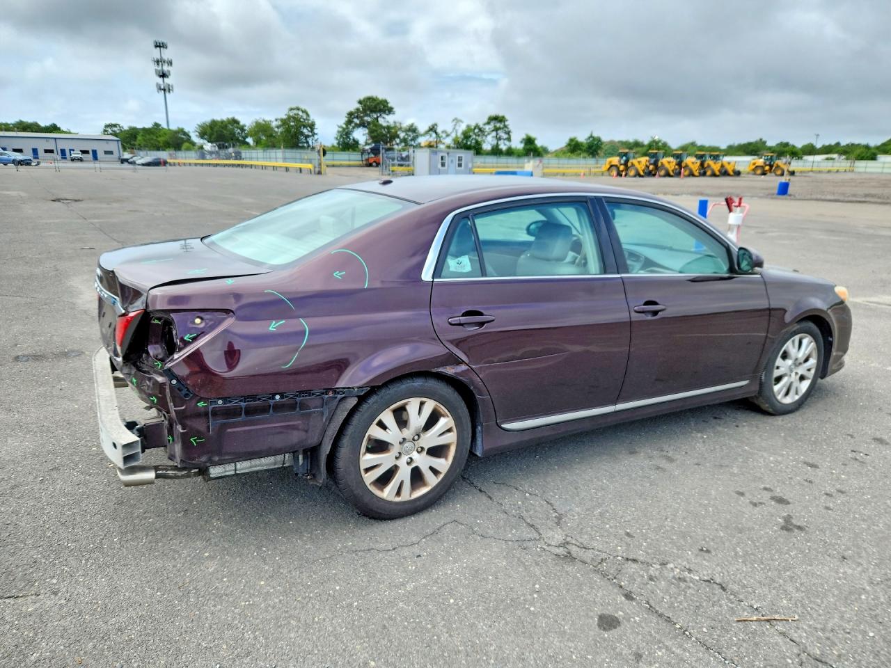 2011 Toyota Avalon Base Burgundy vin: 4T1BK3DB9BU391415