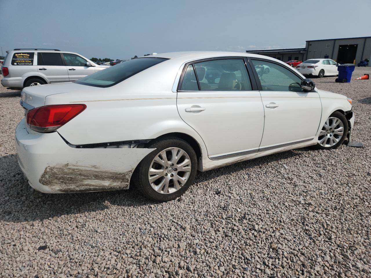 2011 Toyota Avalon Base White vin: 4T1BK3DB9BU436238