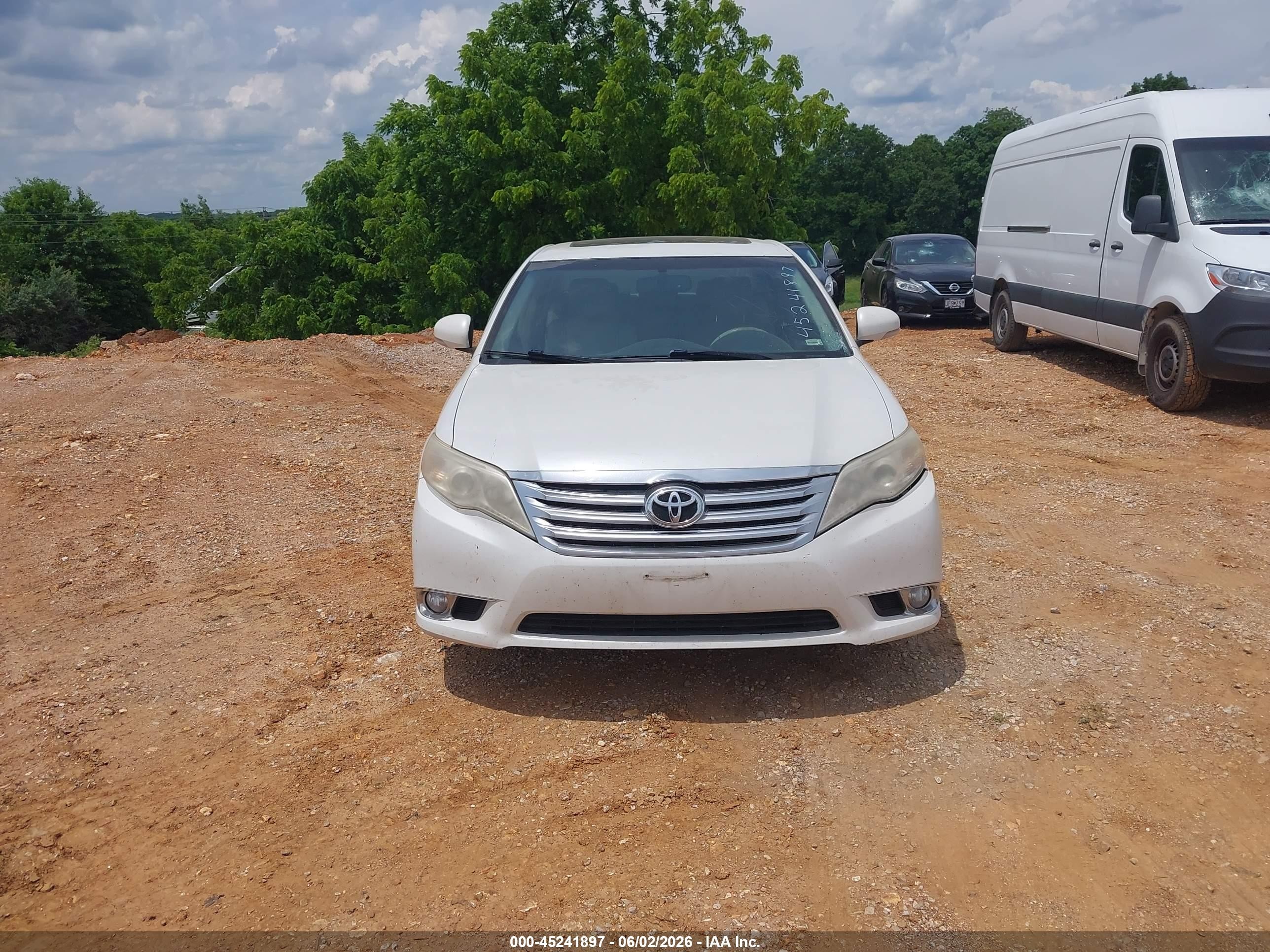 2012 Toyota Avalon   White vin: 4T1BK3DB9CU470648