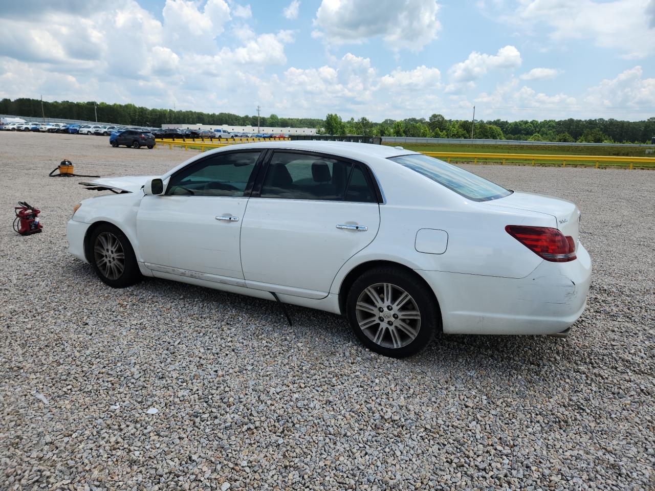 2010 Toyota Avalon Limited White vin: 4T1BK3DBXAU353982