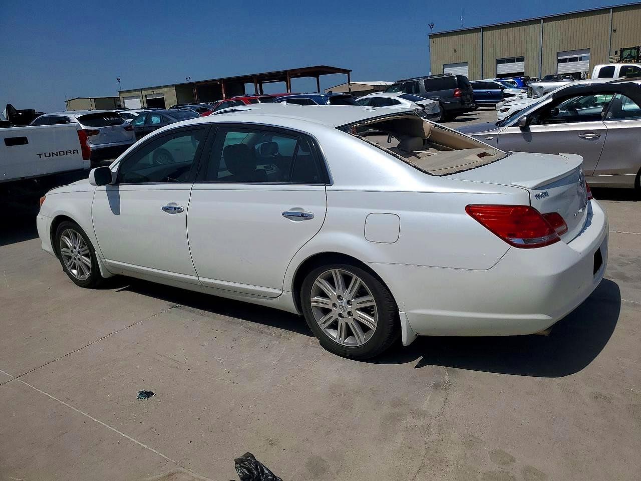 2010 Toyota Avalon Limited White vin: 4T1BK3DBXAU361600