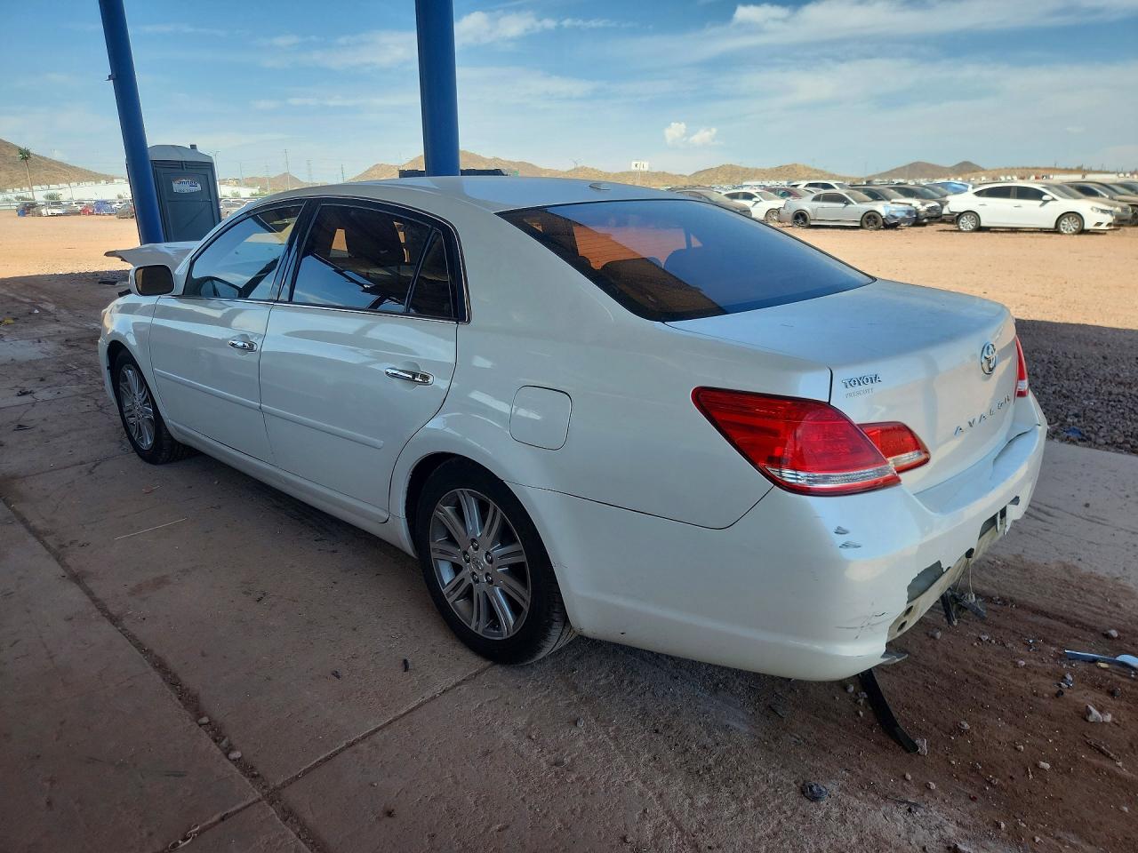 2010 Toyota Avalon Limited White vin: 4T1BK3DBXAU362939