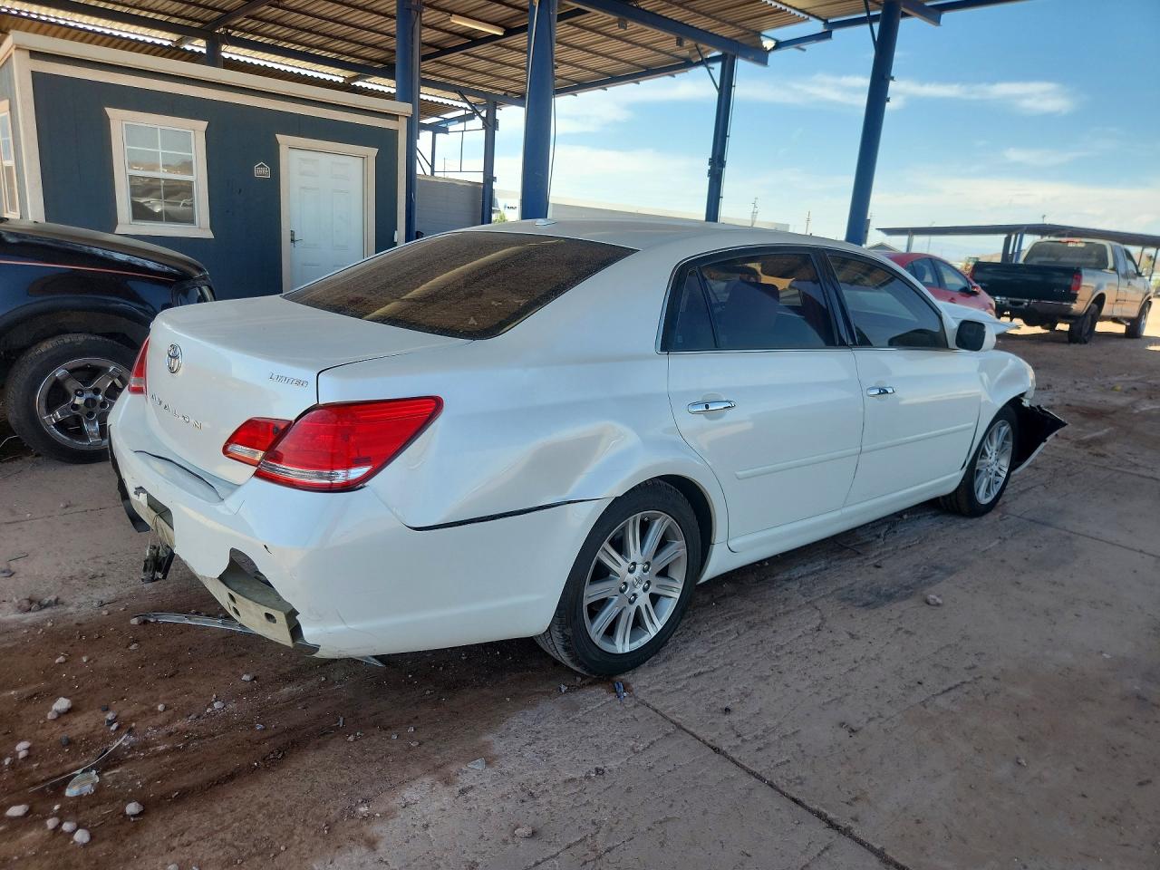 2010 Toyota Avalon Limited White vin: 4T1BK3DBXAU362939