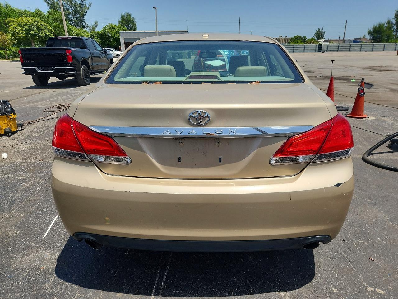 2011 Toyota Avalon Base Желто-коричневый vin: 4T1BK3DBXBU378091