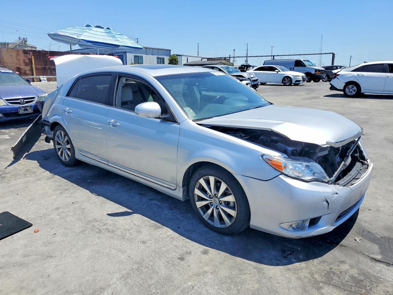 2011 Toyota Alavon Silver vin: 4T1BK3DBXBU379967