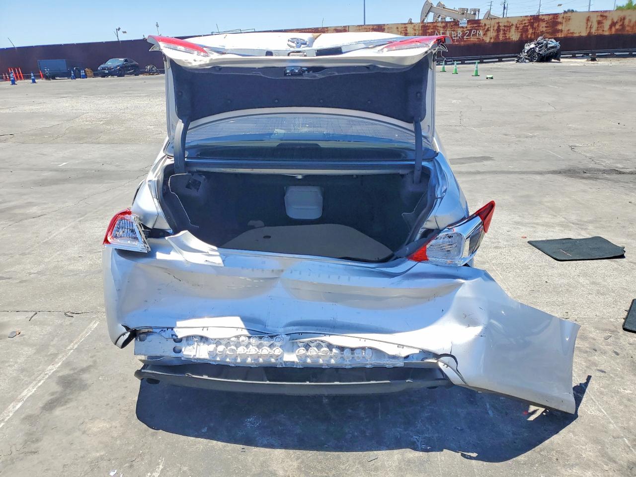 2011 Toyota Alavon Silver vin: 4T1BK3DBXBU379967