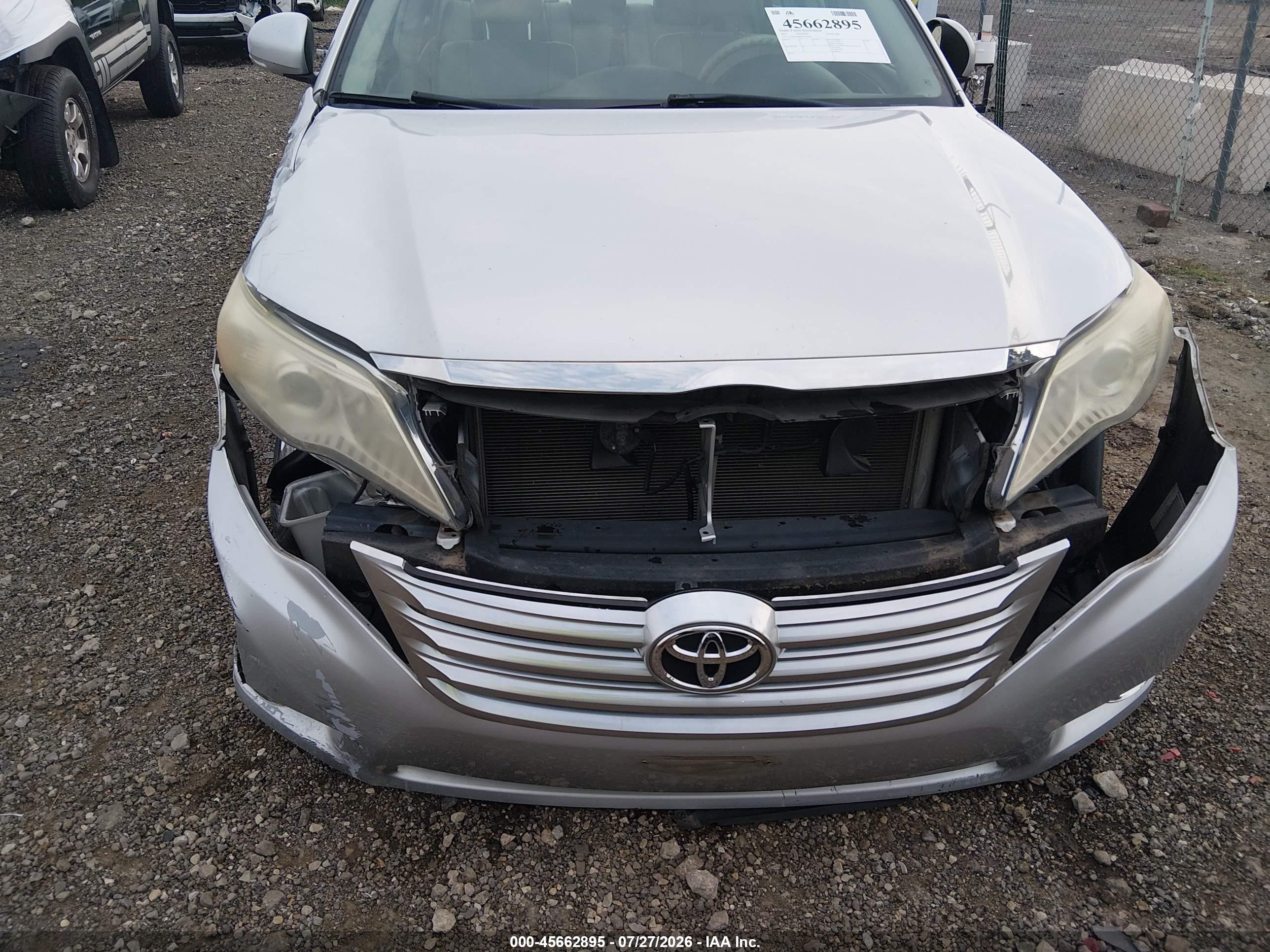 2011 Toyota Avalon   Silver vin: 4T1BK3DBXBU390046