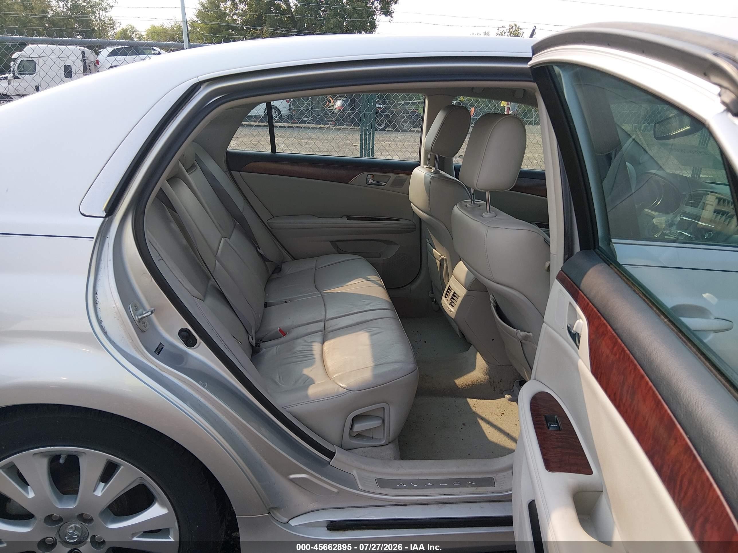 2011 Toyota Avalon   Silver vin: 4T1BK3DBXBU390046
