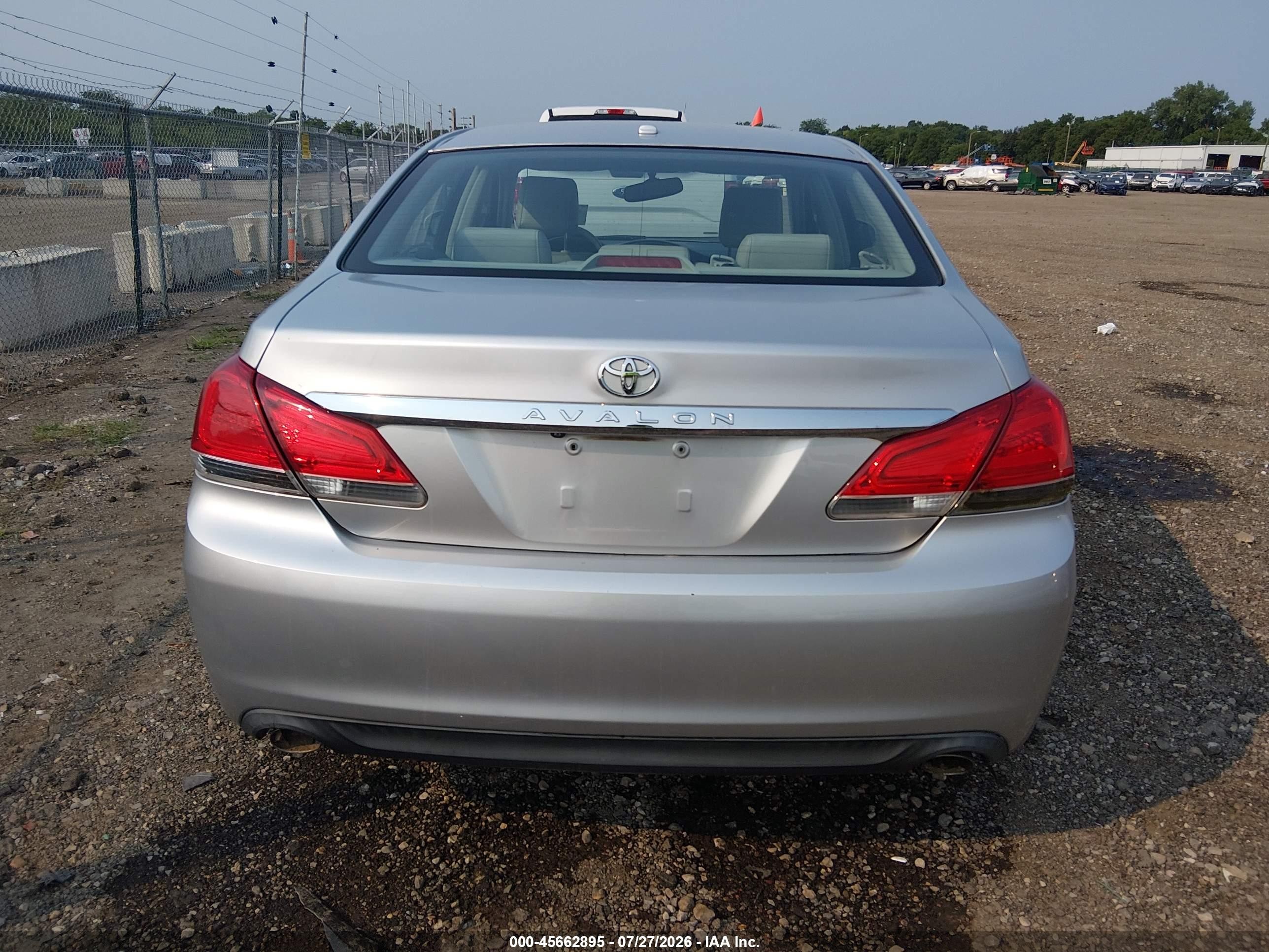 2011 Toyota Avalon   Silver vin: 4T1BK3DBXBU390046