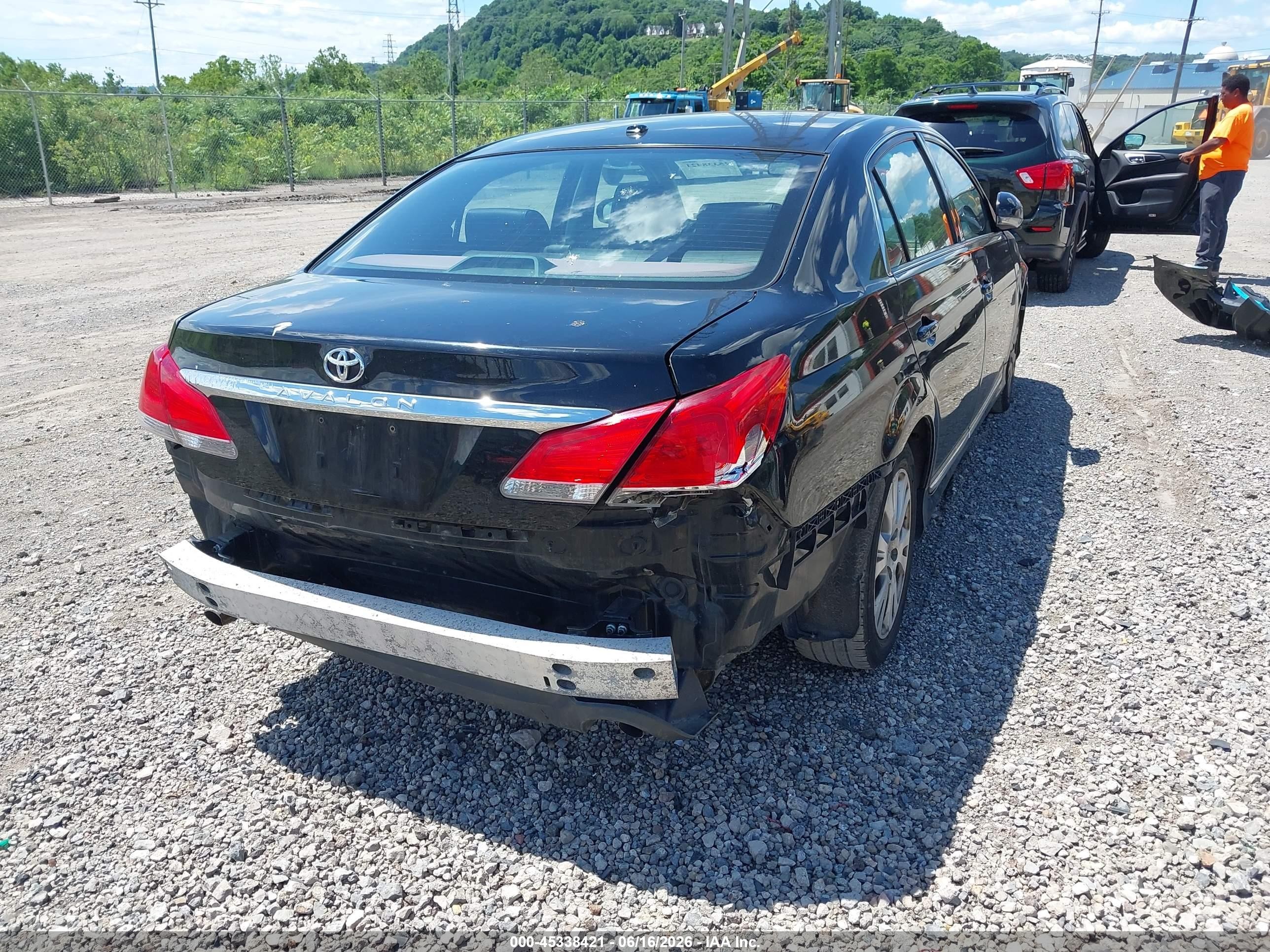 2011 Toyota Avalon   Black vin: 4T1BK3DBXBU400221