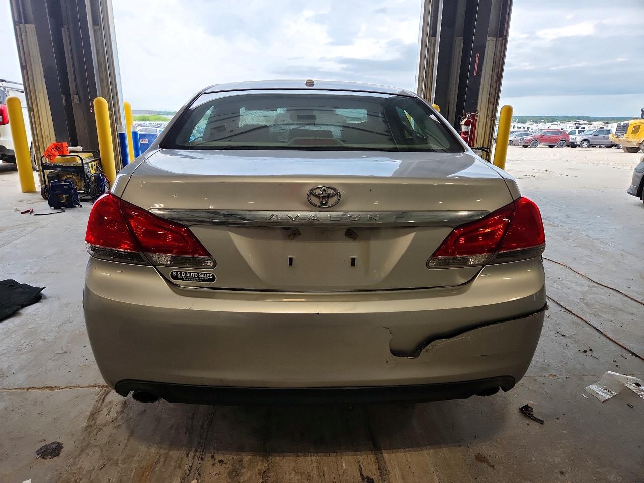 2011 Toyota Avalon Limited Серебряный vin: 4T1BK3DBXBU402888