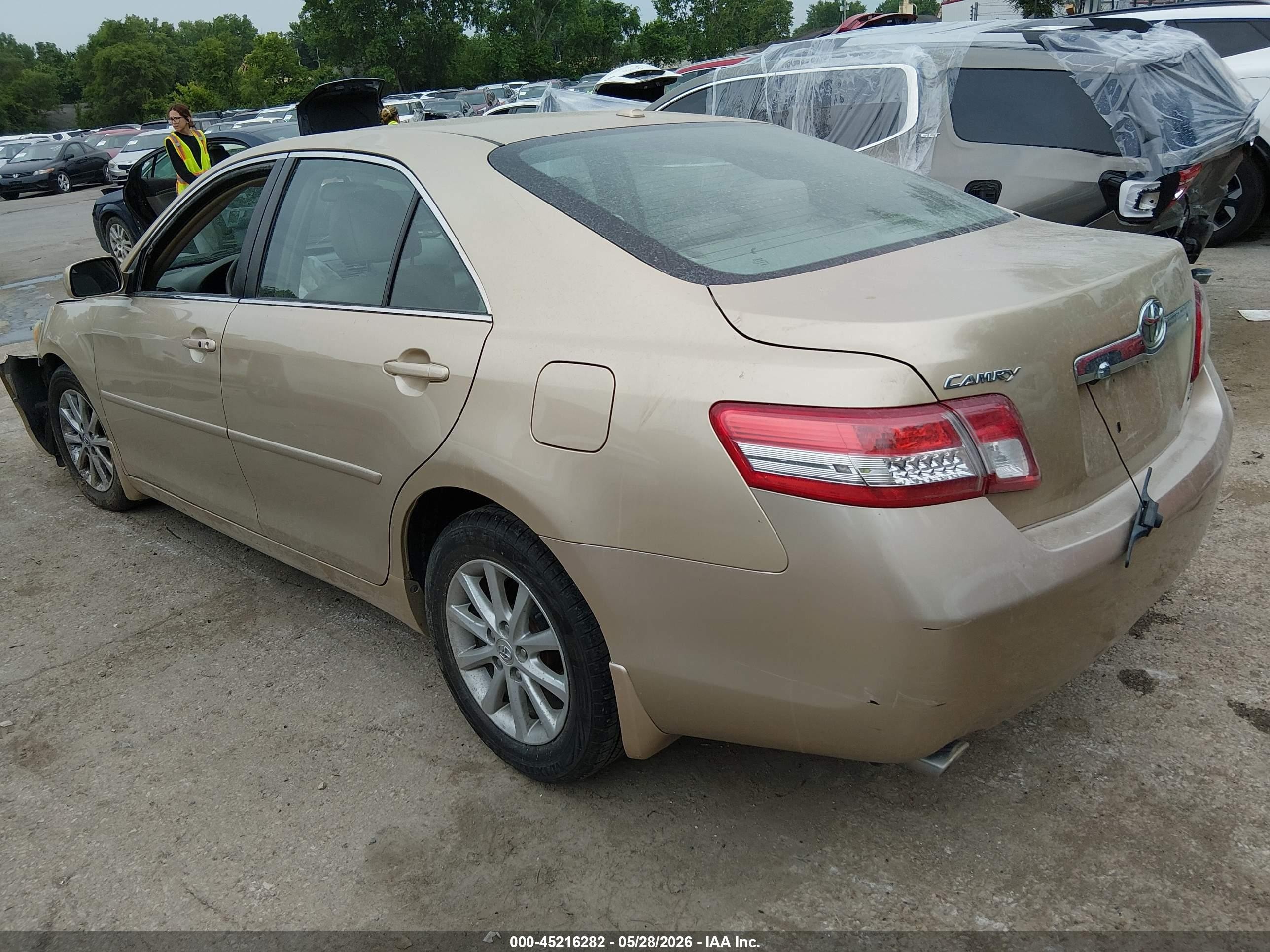 2011 Toyota Camry Xle V6 Gold vin: 4T1BK3EK0BU119267