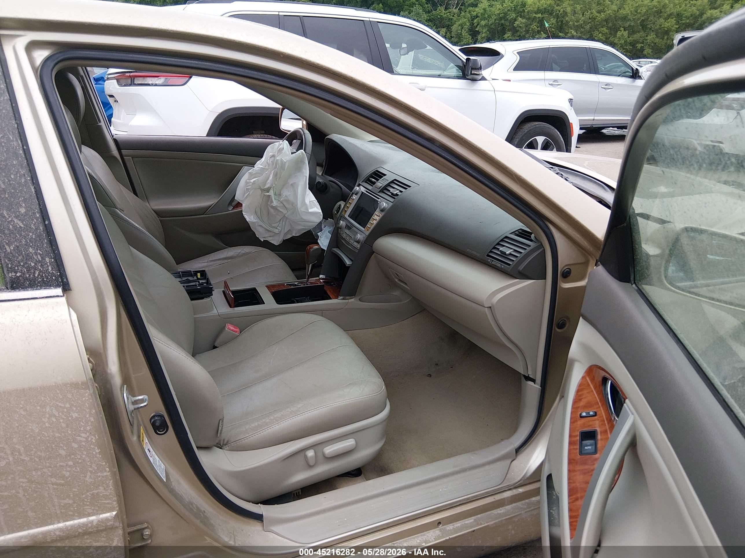 2011 Toyota Camry Xle V6 Gold vin: 4T1BK3EK0BU119267