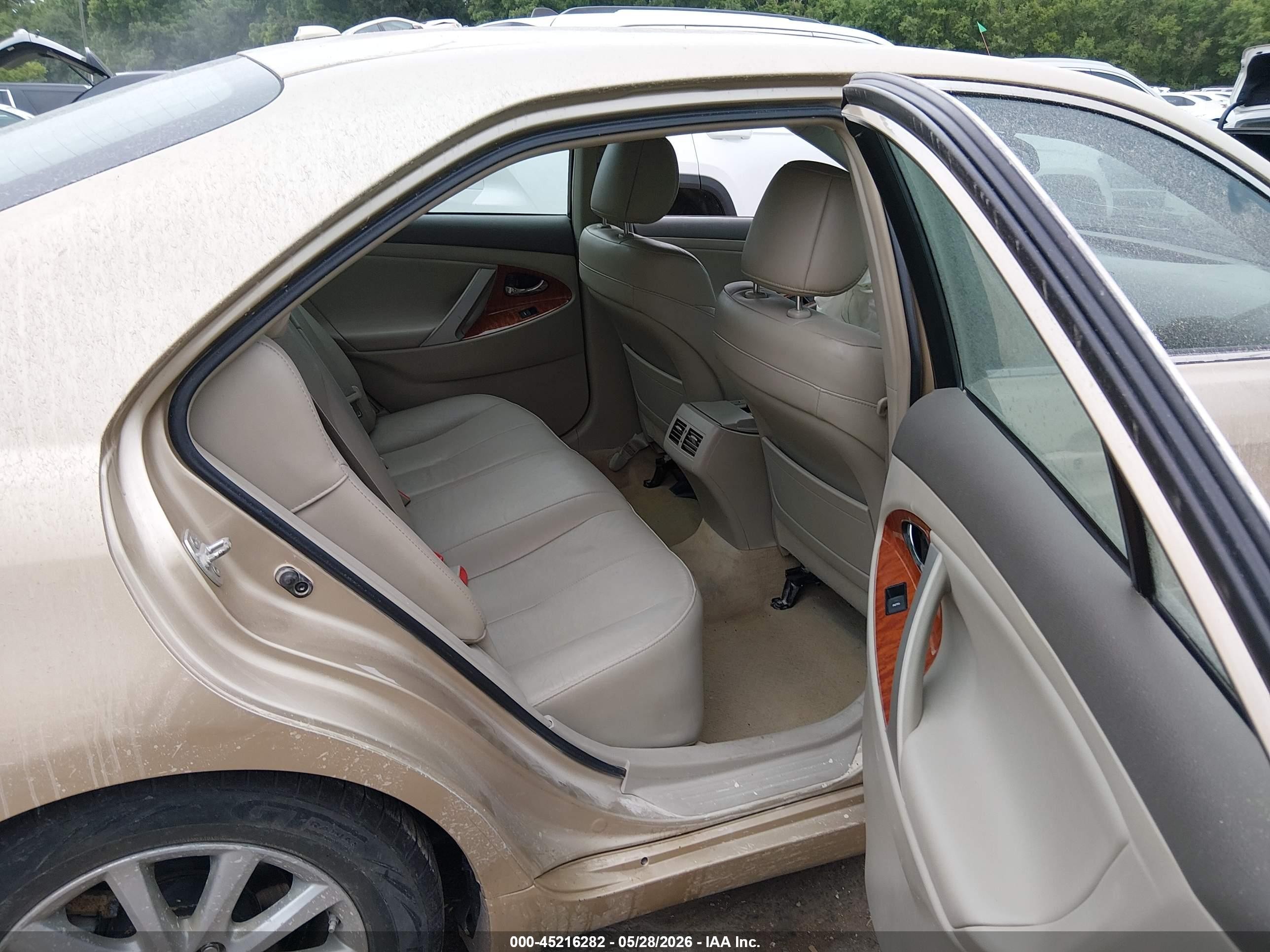 2011 Toyota Camry Xle V6 Gold vin: 4T1BK3EK0BU119267