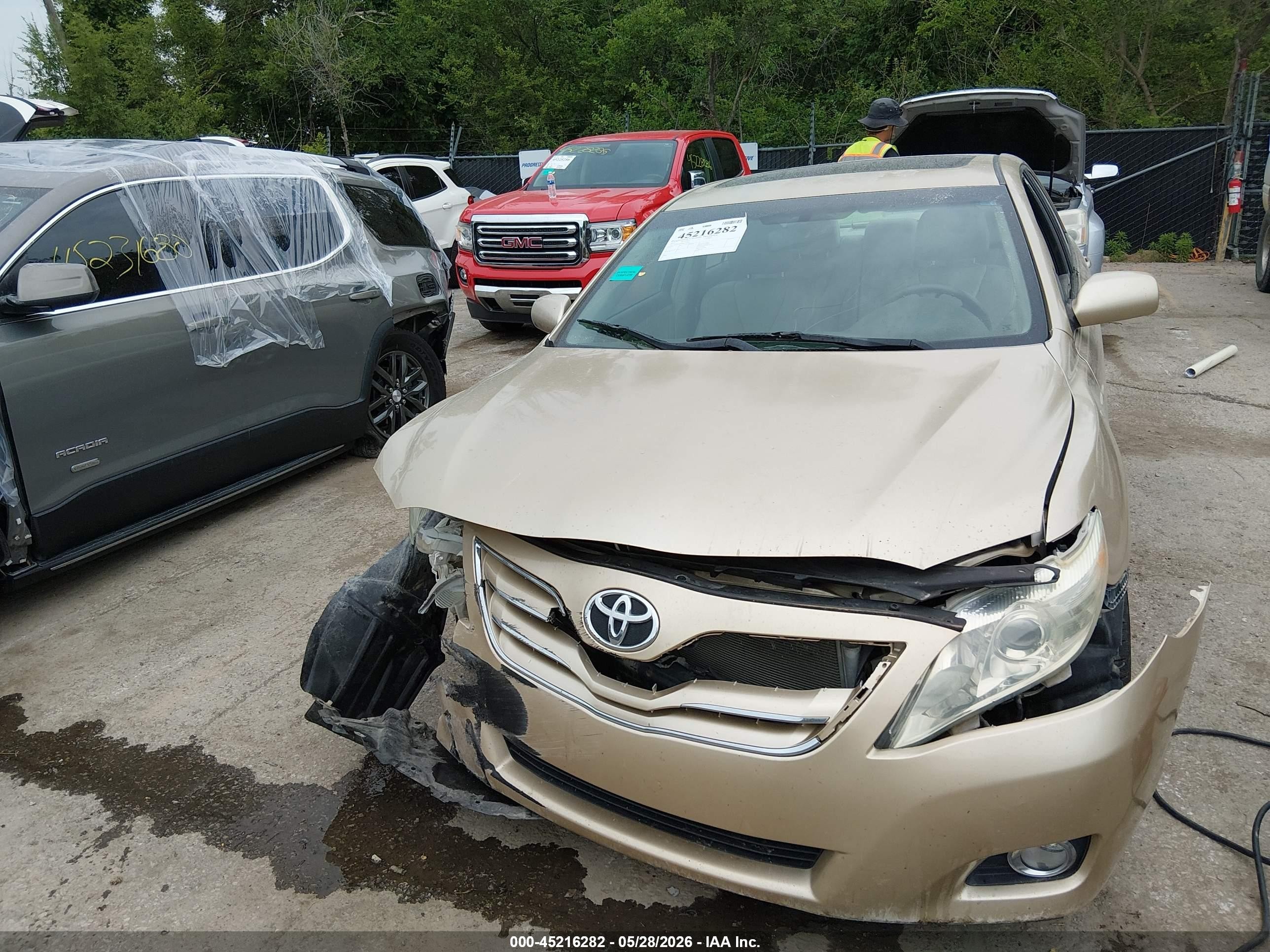 2011 Toyota Camry Xle V6 Gold vin: 4T1BK3EK0BU119267