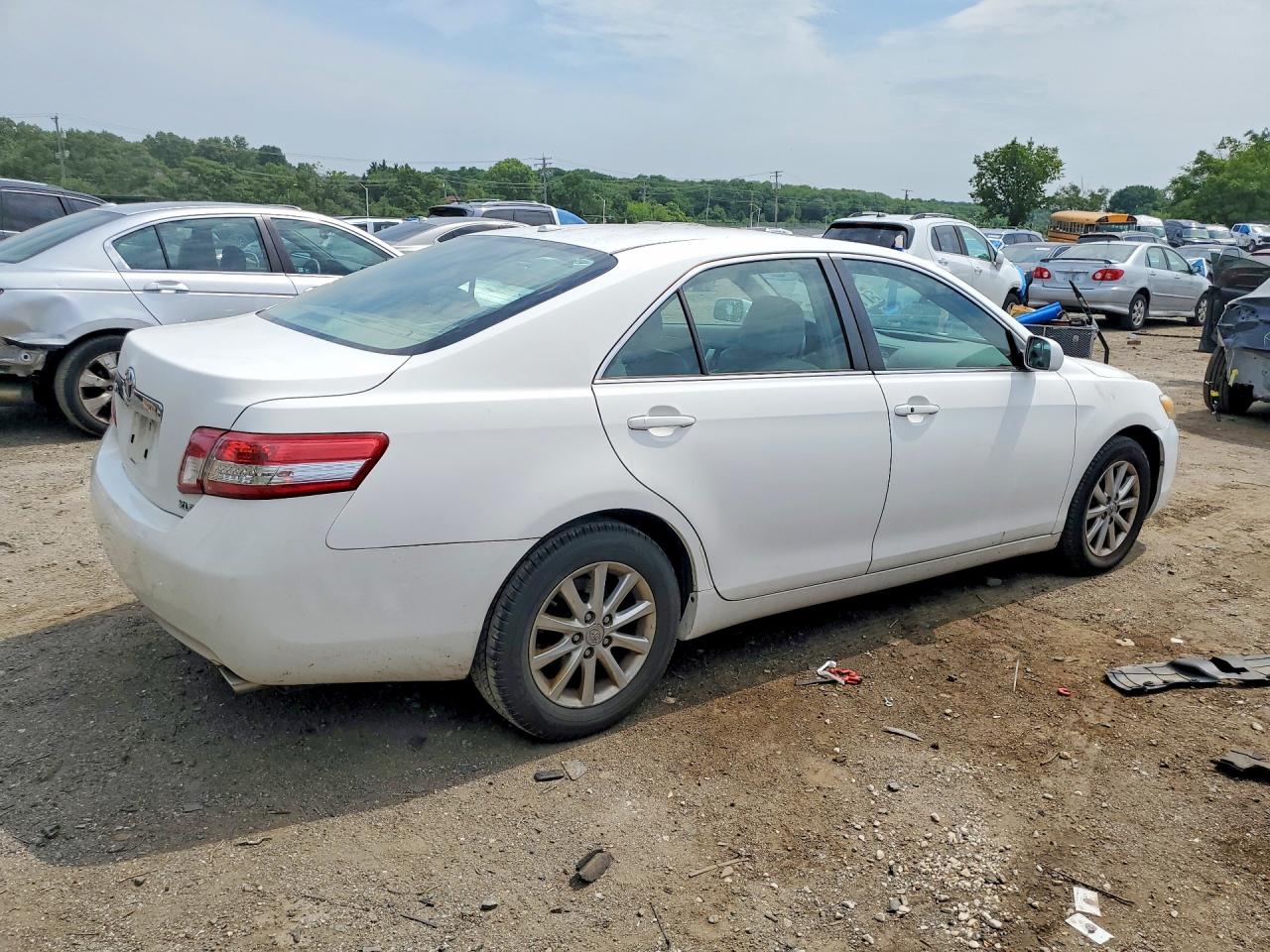 2011 Toyota Camry Xle V6 White vin: 4T1BK3EK0BU631353