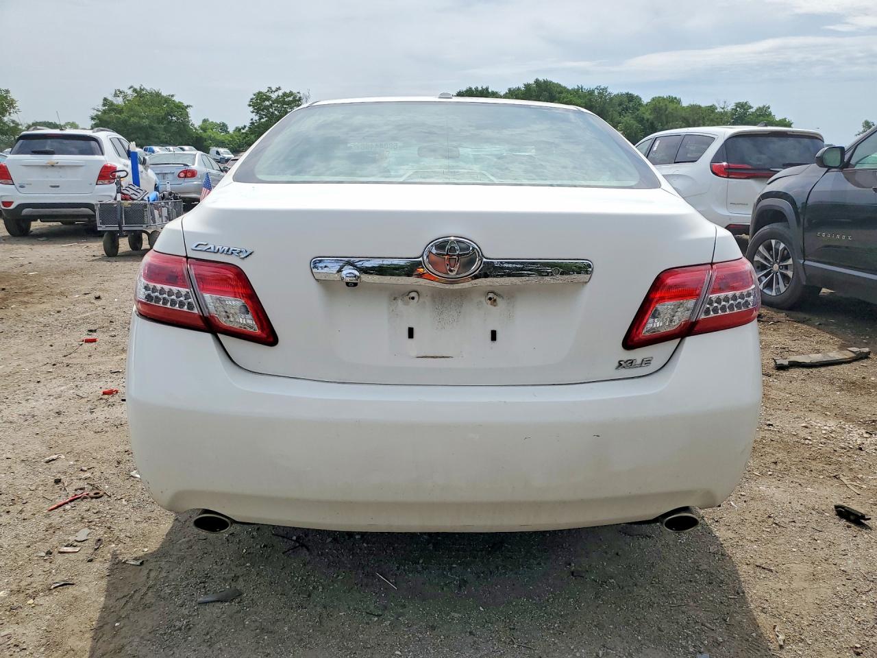 2011 Toyota Camry Xle V6 White vin: 4T1BK3EK0BU631353