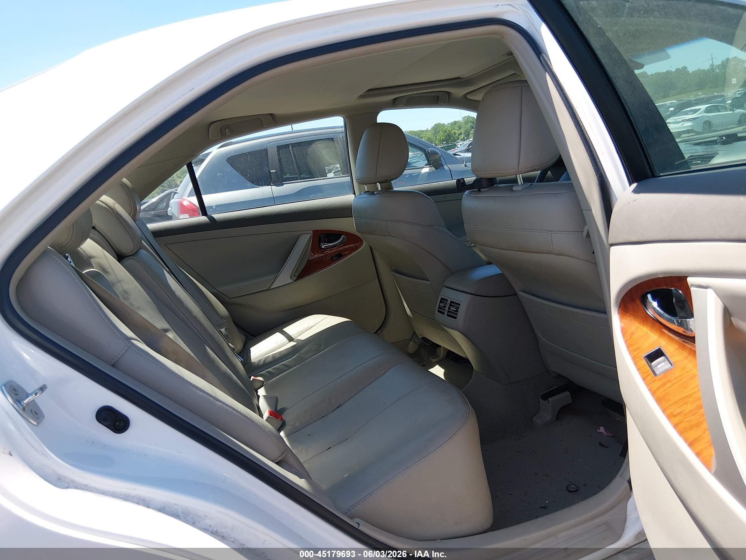 2011 Toyota Camry Xle V6 White vin: 4T1BK3EK1BU618918