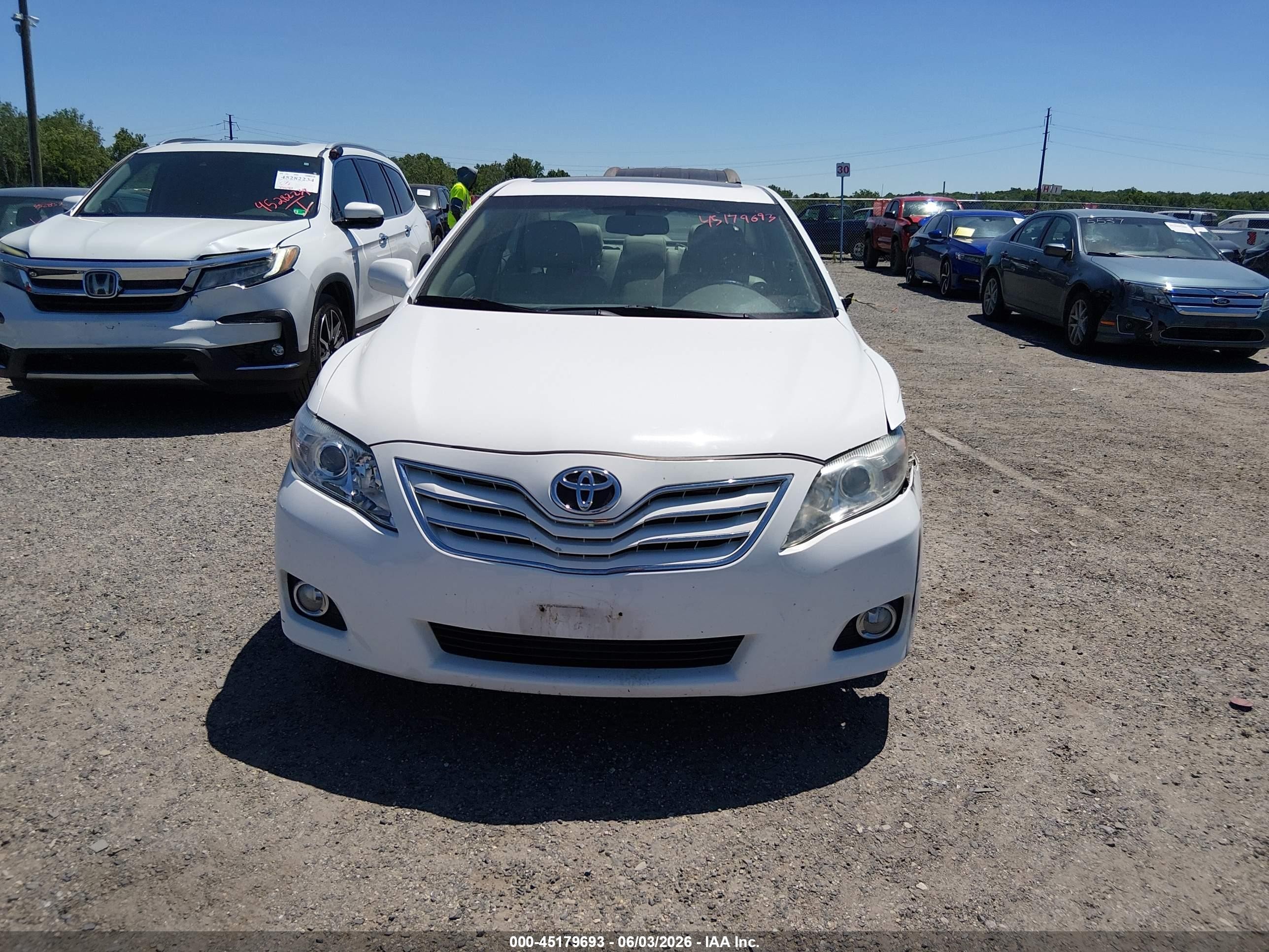 2011 Toyota Camry Xle V6 White vin: 4T1BK3EK1BU618918
