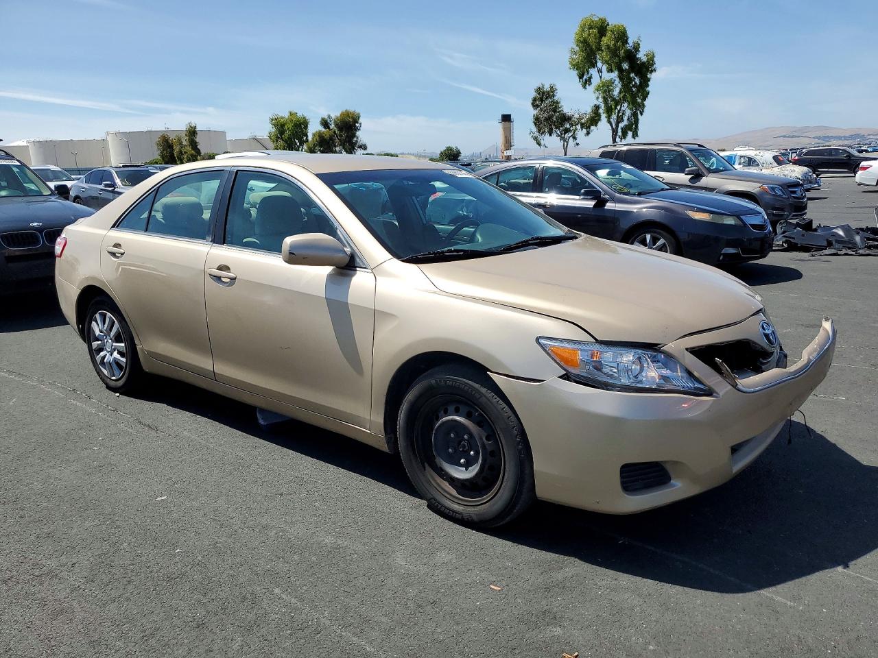 2010 Toyota Camry Le V6 Gold vin: 4T1BK3EK2AU116076