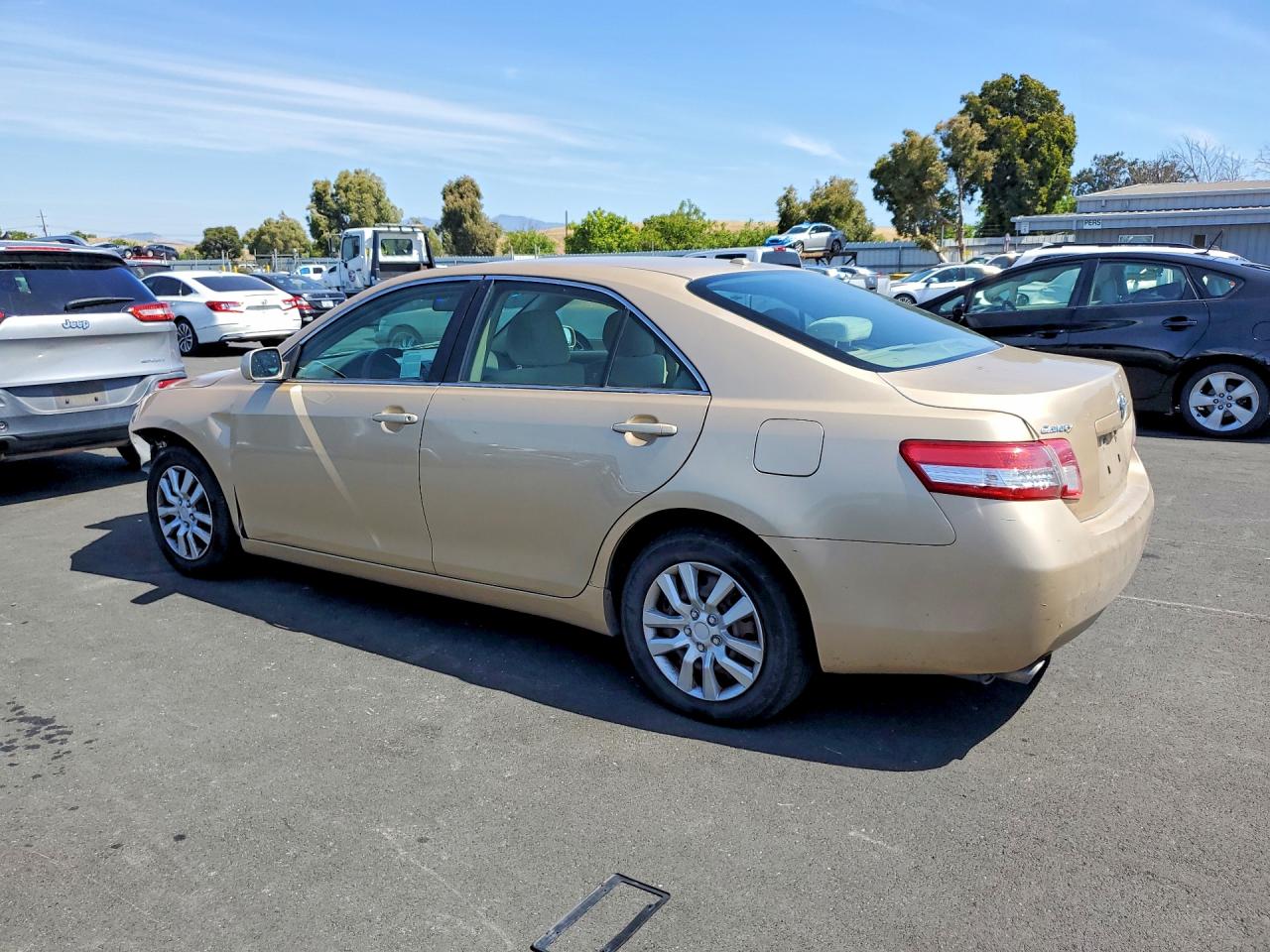 2010 Toyota Camry Le V6 Gold vin: 4T1BK3EK2AU116076